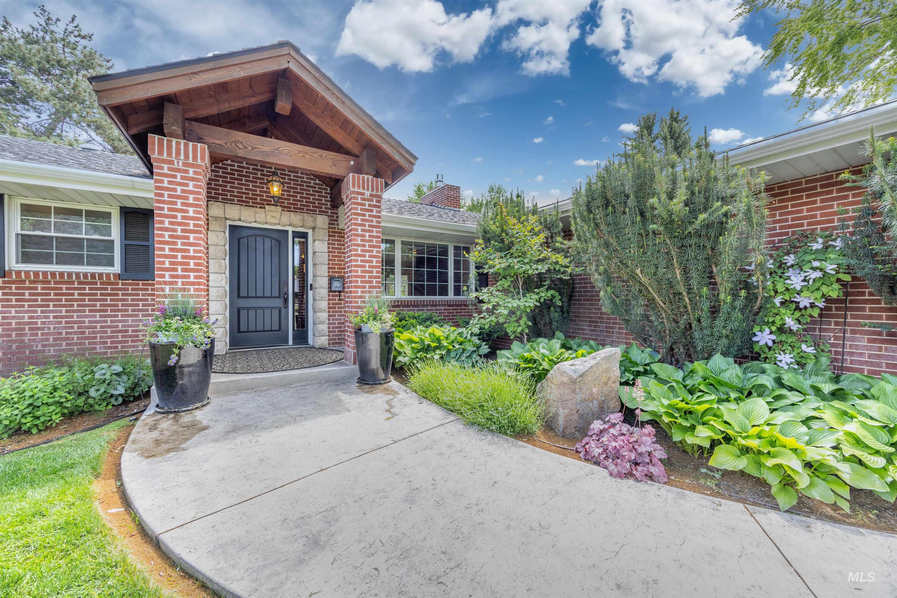 2914 N Alamo, Boise, Idaho 83704, 4 Bedrooms, 3 Bathrooms, Residential For Sale, Price $899,999, 98988091