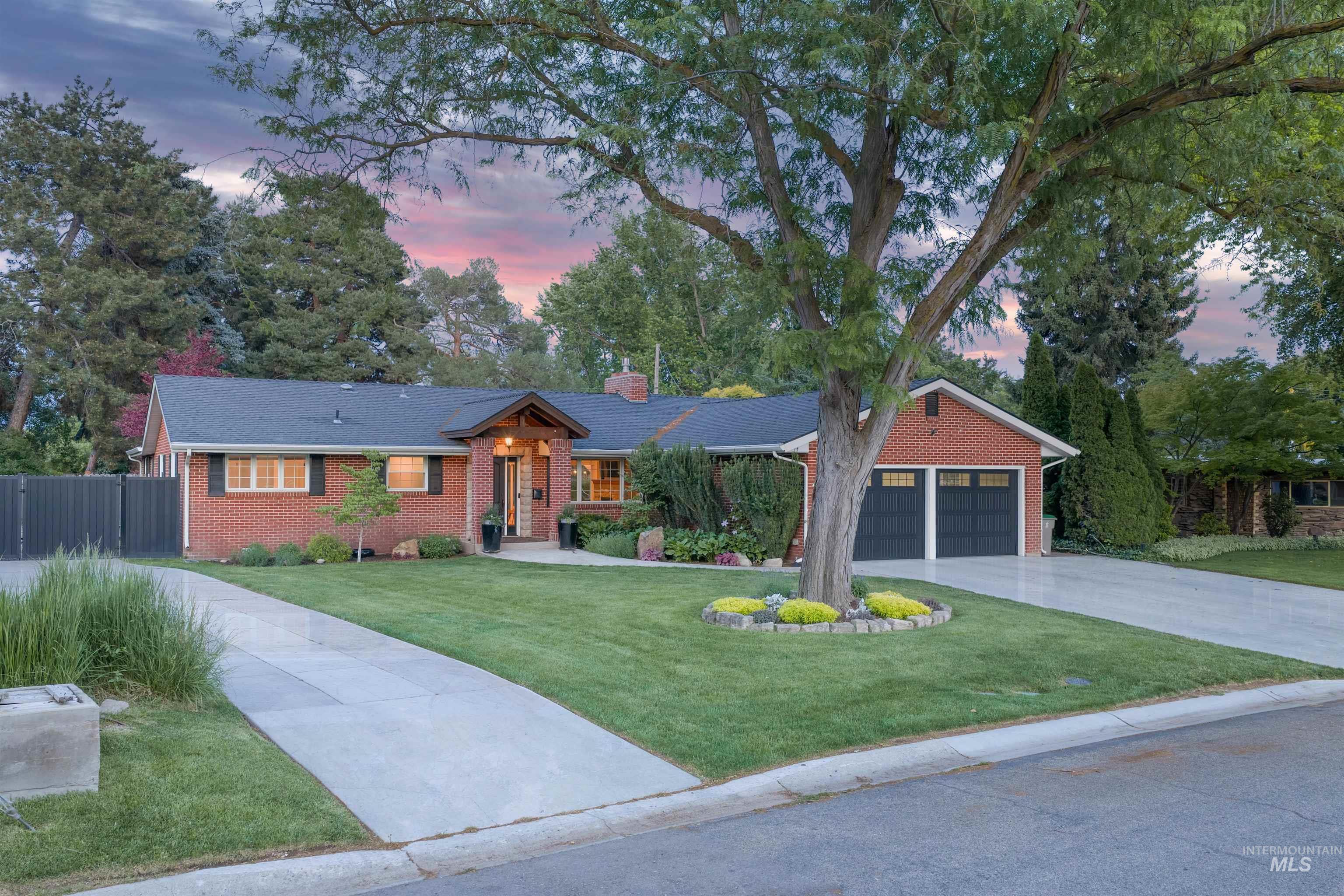 2914 N Alamo, Boise, Idaho 83704, 4 Bedrooms, 3 Bathrooms, Residential For Sale, Price $899,999, 98988091