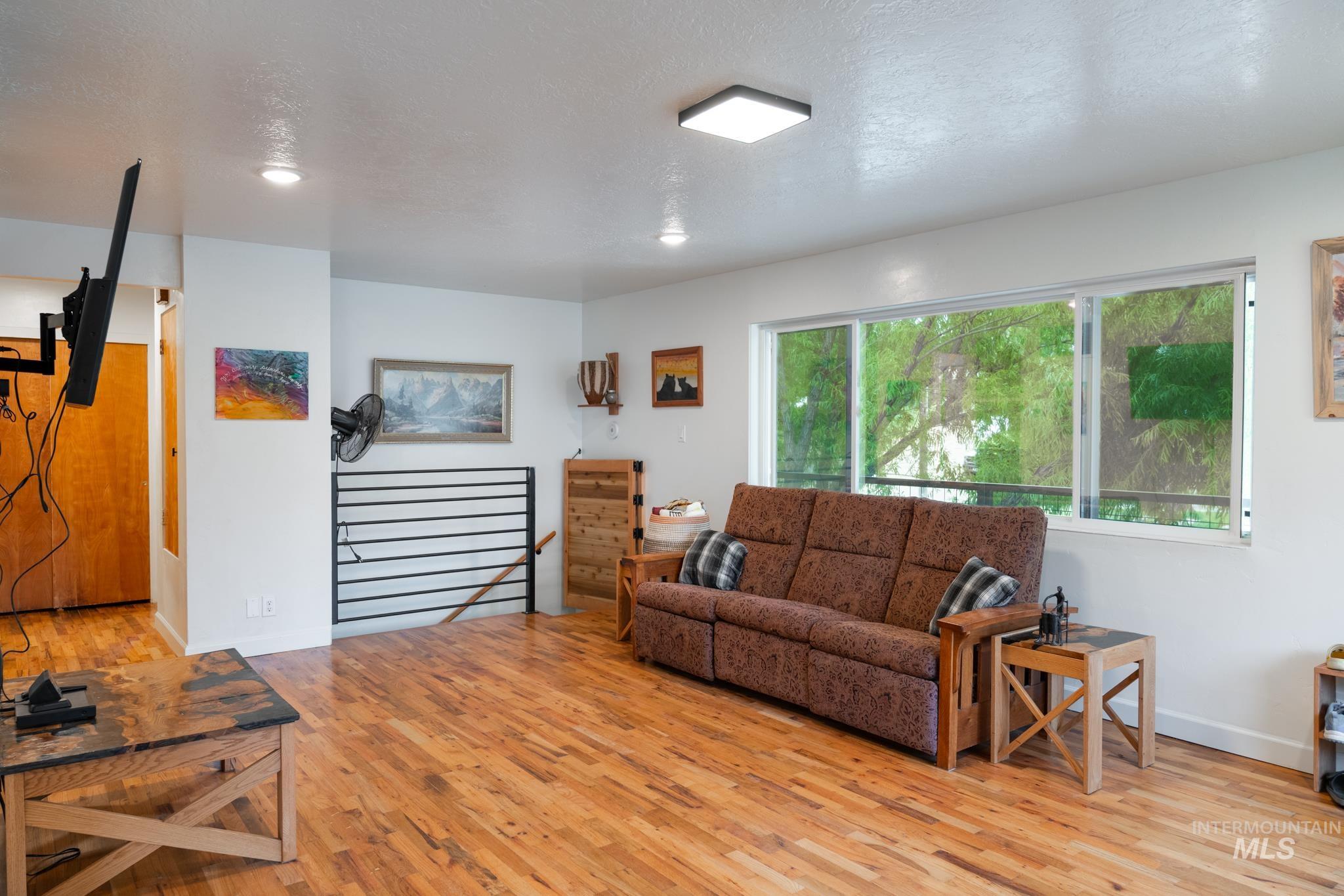 446 Perry Dr., Payette, Idaho 83661-0000, 4 Bedrooms, 2 Bathrooms, Residential For Sale, Price $415,000,MLS 98988100