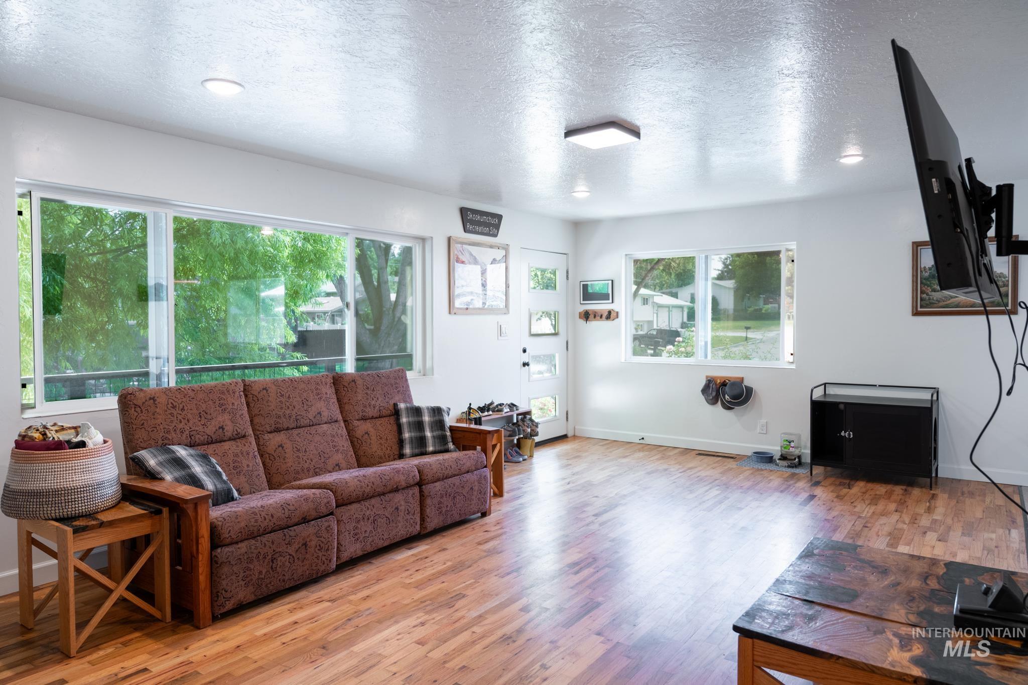 446 Perry Dr., Payette, Idaho 83661-0000, 4 Bedrooms, 2 Bathrooms, Residential For Sale, Price $415,000,MLS 98988100