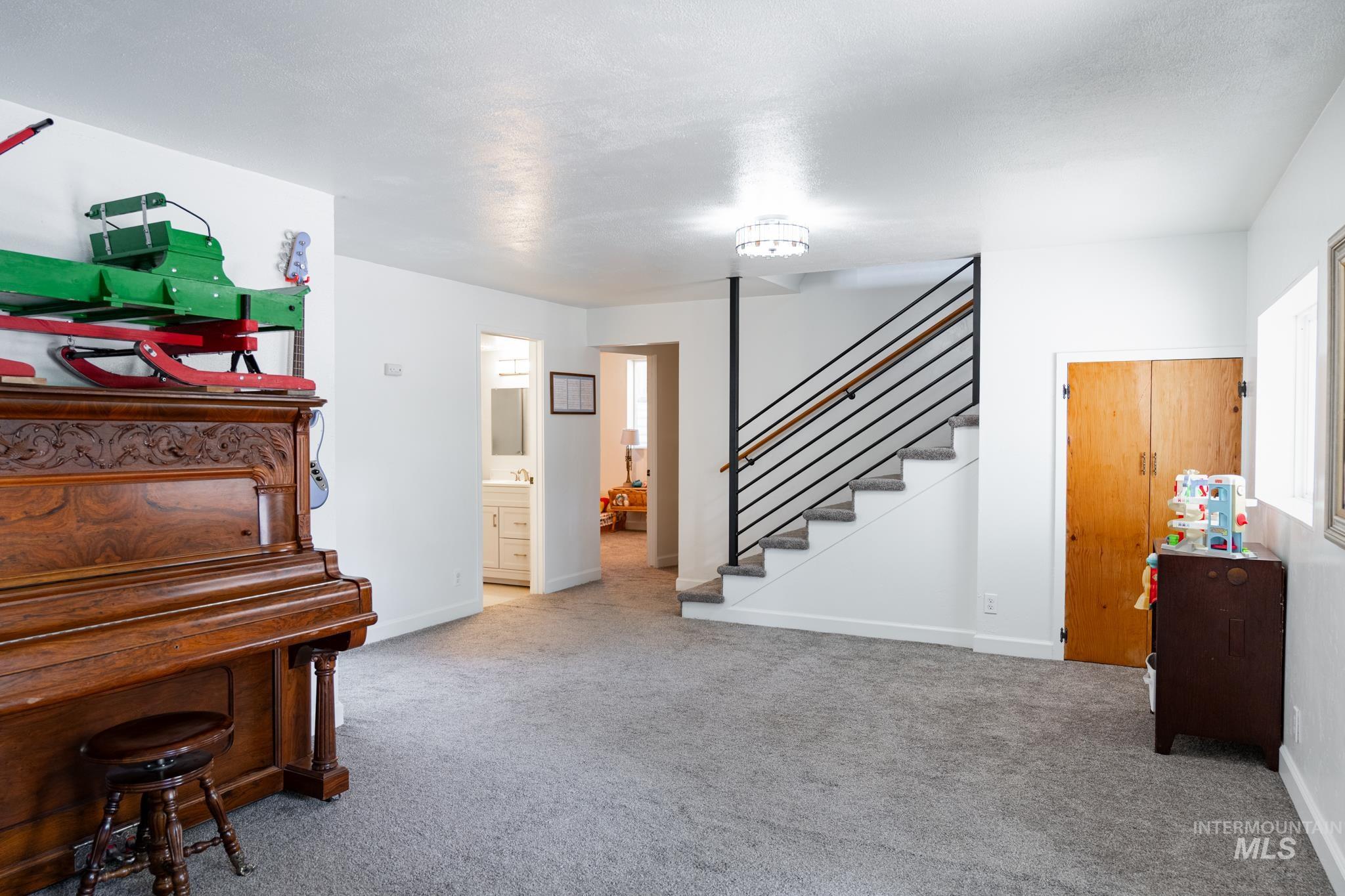 446 Perry Dr., Payette, Idaho 83661-0000, 4 Bedrooms, 2 Bathrooms, Residential For Sale, Price $415,000,MLS 98988100