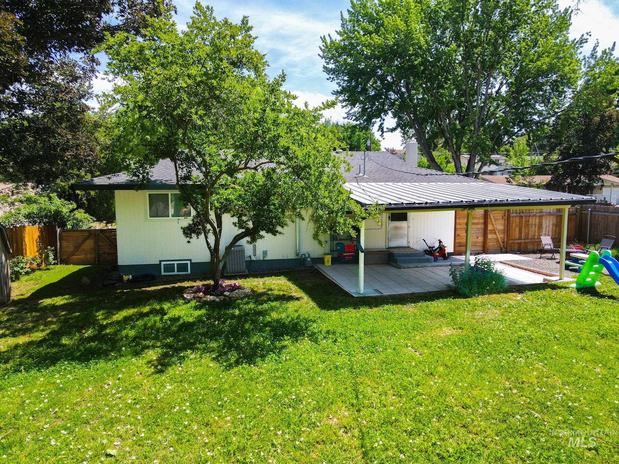 446 Perry Dr., Payette, Idaho 83661-0000, 4 Bedrooms, 2 Bathrooms, Residential For Sale, Price $415,000,MLS 98988100
