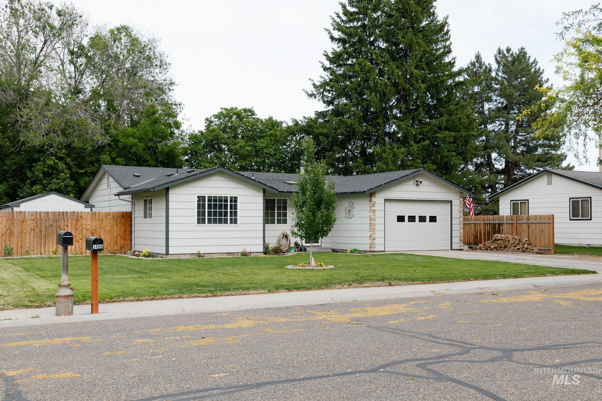 1406 N Lucille, Fruitland, Idaho 83619, 3 Bedrooms, 2 Bathrooms, Residential For Sale, Price $358,000,MLS 98988103