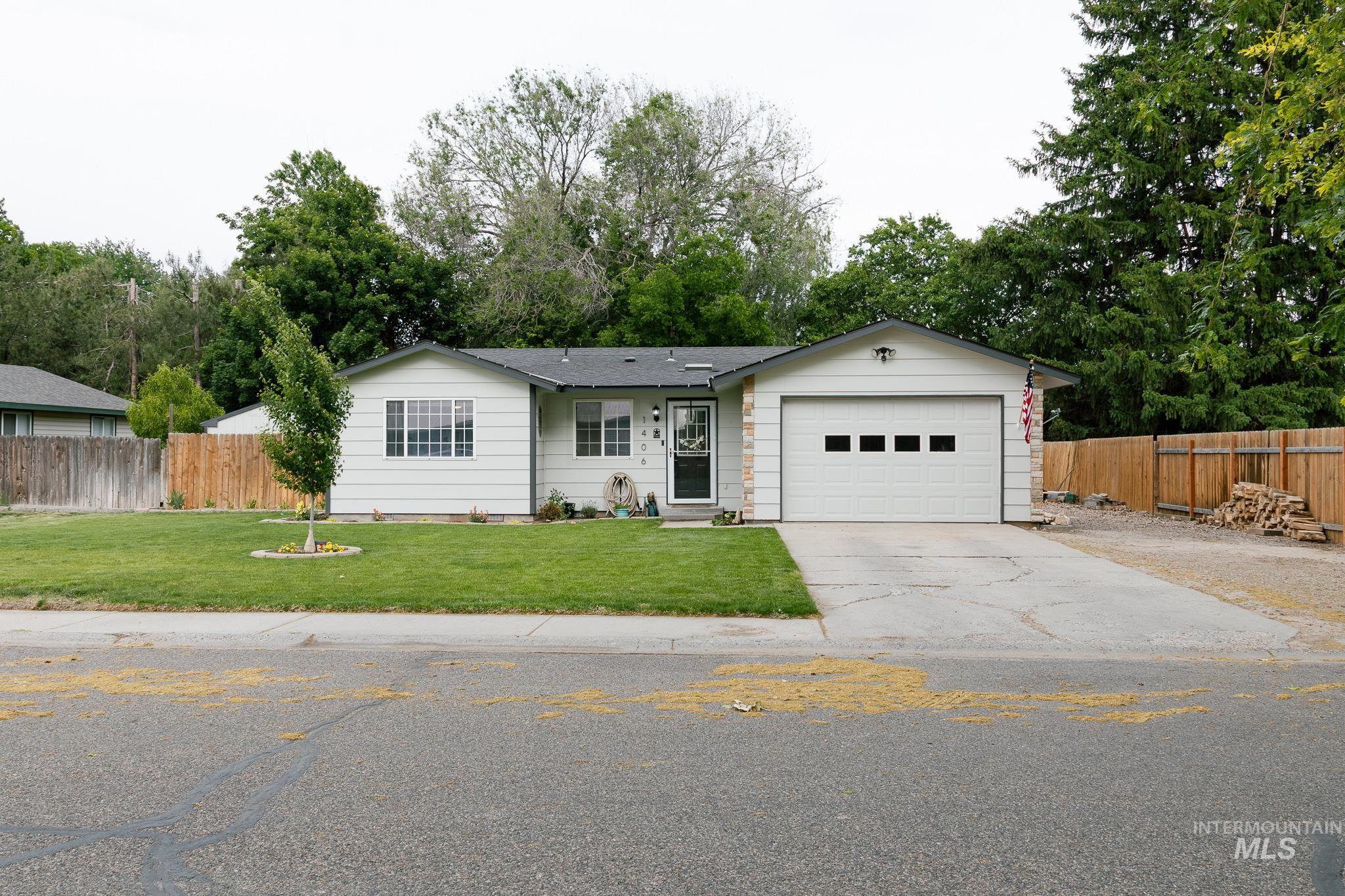 1406 N Lucille, Fruitland, Idaho 83619, 3 Bedrooms, 2 Bathrooms, Residential For Sale, Price $358,000,MLS 98988103
