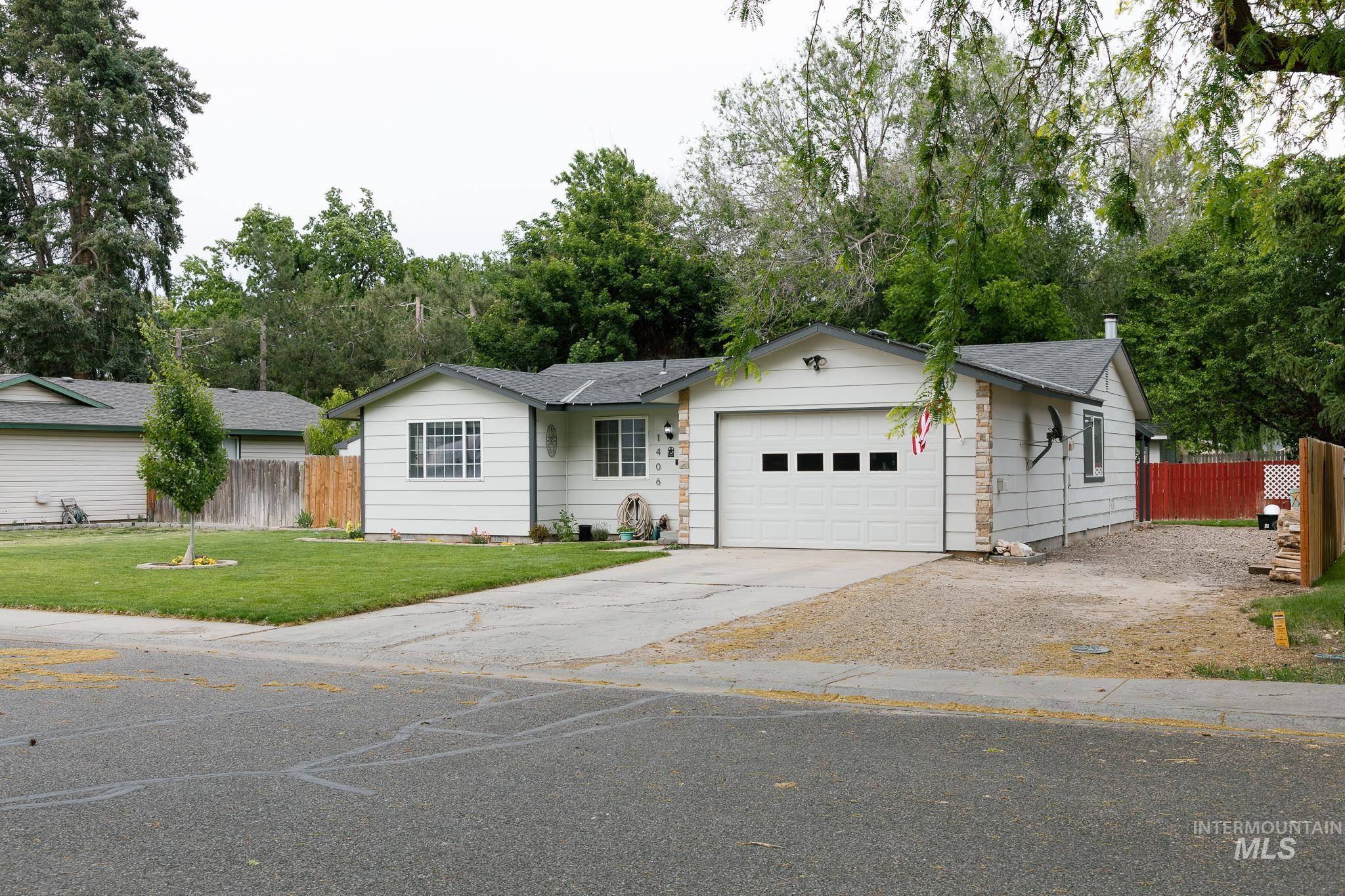 1406 N Lucille, Fruitland, Idaho 83619, 3 Bedrooms, 2 Bathrooms, Residential For Sale, Price $358,000,MLS 98988103