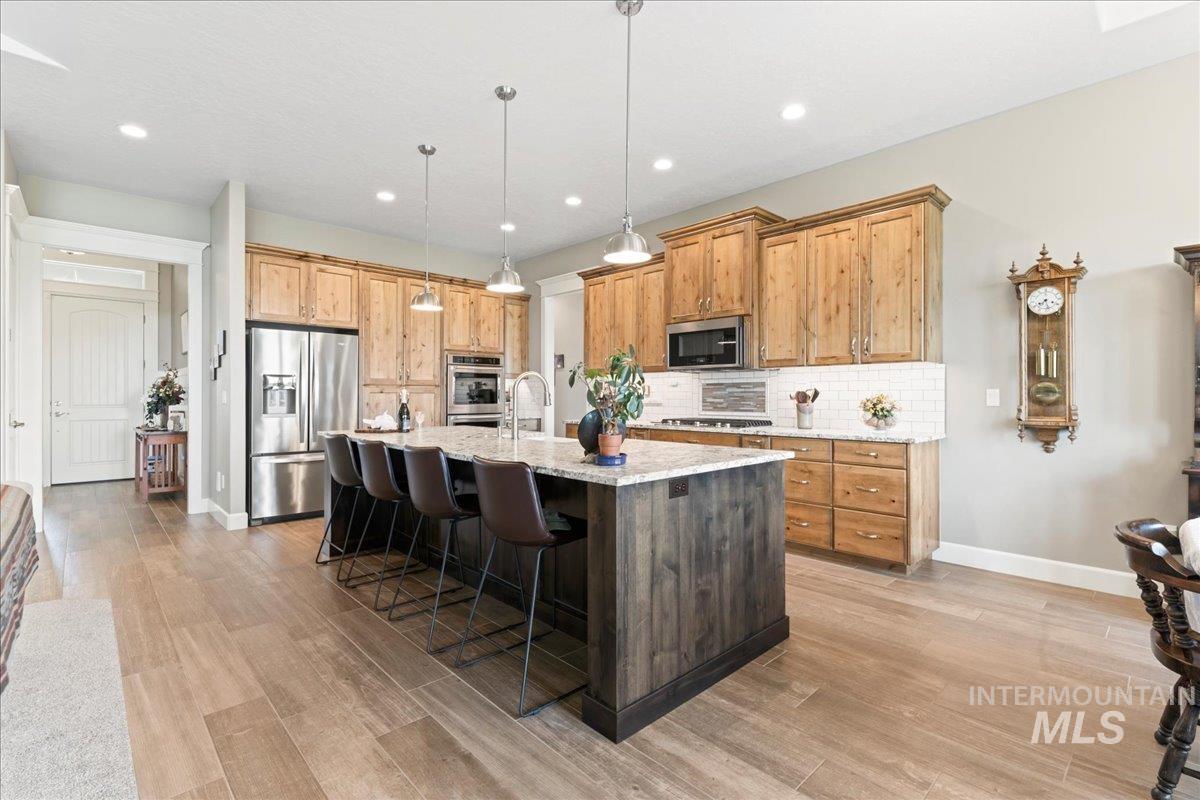 22206 Aura Vista Way, Caldwell, Idaho 83607, 4 Bedrooms, 2.5 Bathrooms, Residential For Sale, Price $1,020,000, 98988104