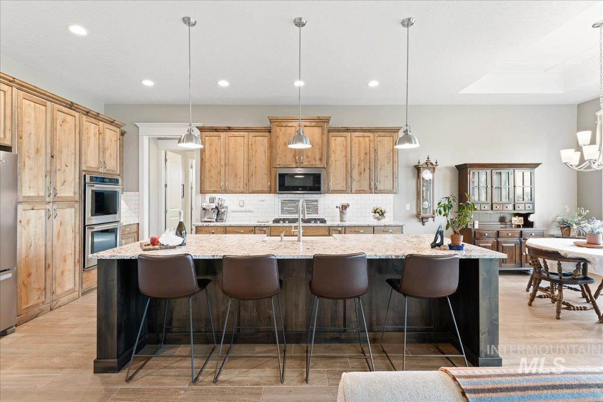 22206 Aura Vista Way, Caldwell, Idaho 83607, 4 Bedrooms, 2.5 Bathrooms, Residential For Sale, Price $1,020,000, 98988104