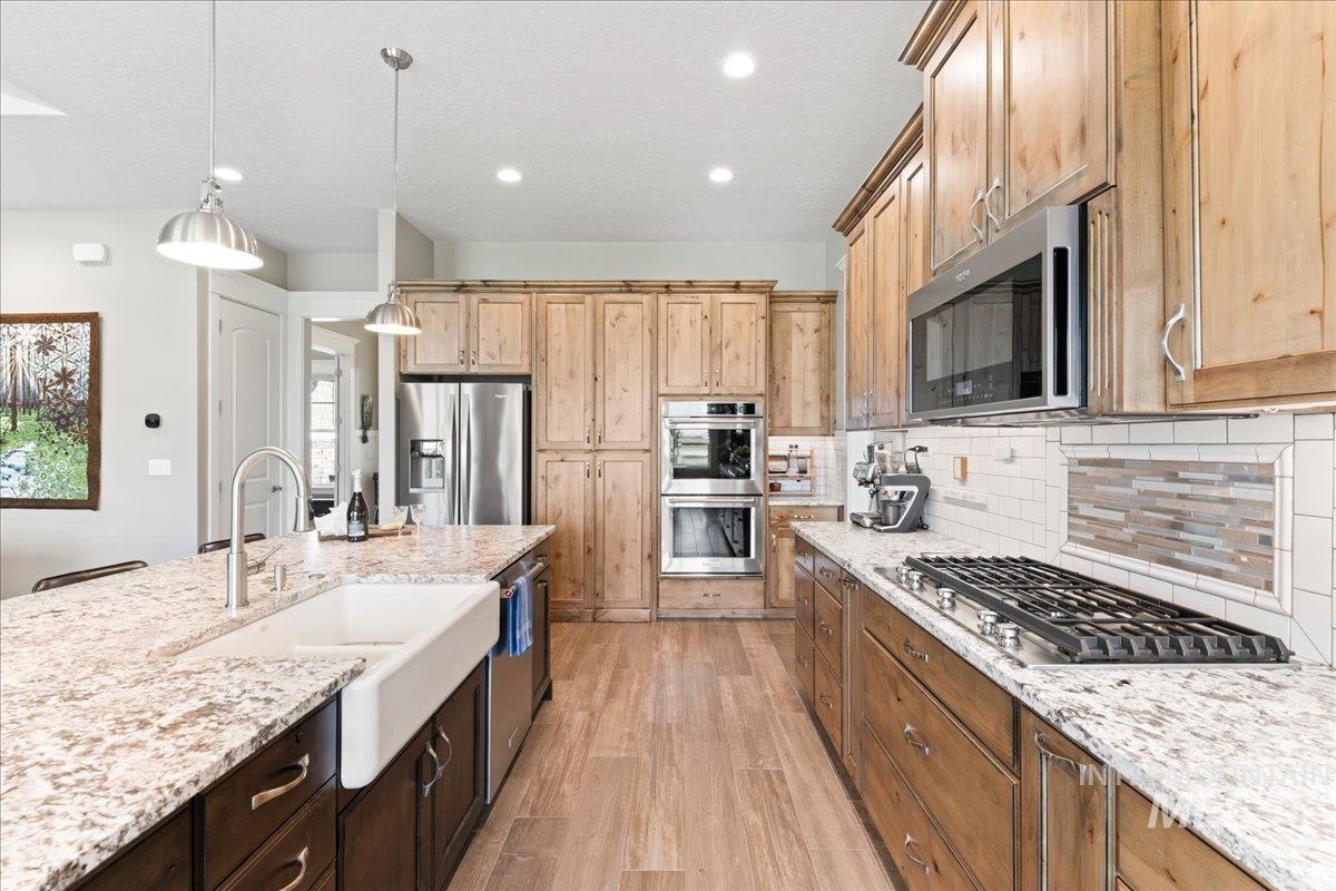 22206 Aura Vista Way, Caldwell, Idaho 83607, 4 Bedrooms, 2.5 Bathrooms, Residential For Sale, Price $1,020,000, 98988104