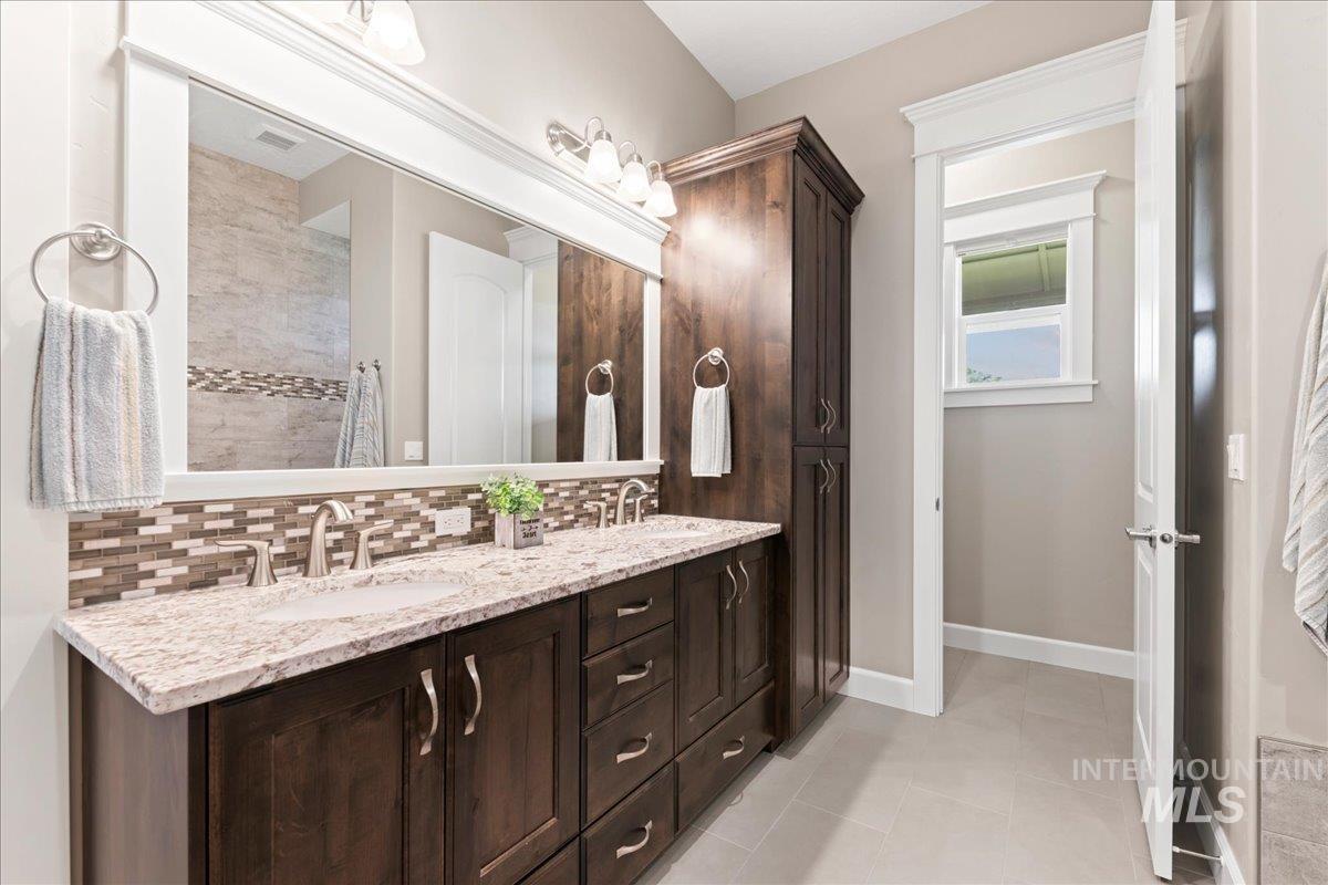 22206 Aura Vista Way, Caldwell, Idaho 83607, 4 Bedrooms, 2.5 Bathrooms, Residential For Sale, Price $1,020,000, 98988104