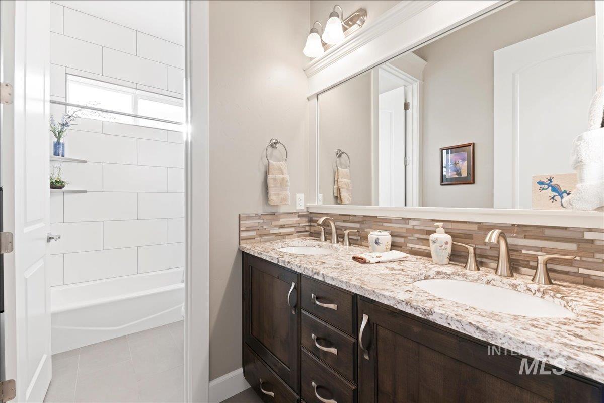 22206 Aura Vista Way, Caldwell, Idaho 83607, 4 Bedrooms, 2.5 Bathrooms, Residential For Sale, Price $1,020,000, 98988104