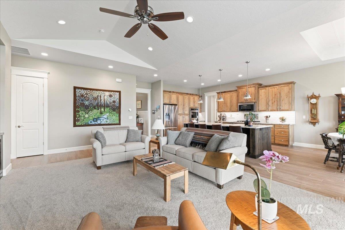 22206 Aura Vista Way, Caldwell, Idaho 83607, 4 Bedrooms, 2.5 Bathrooms, Residential For Sale, Price $1,020,000, 98988104