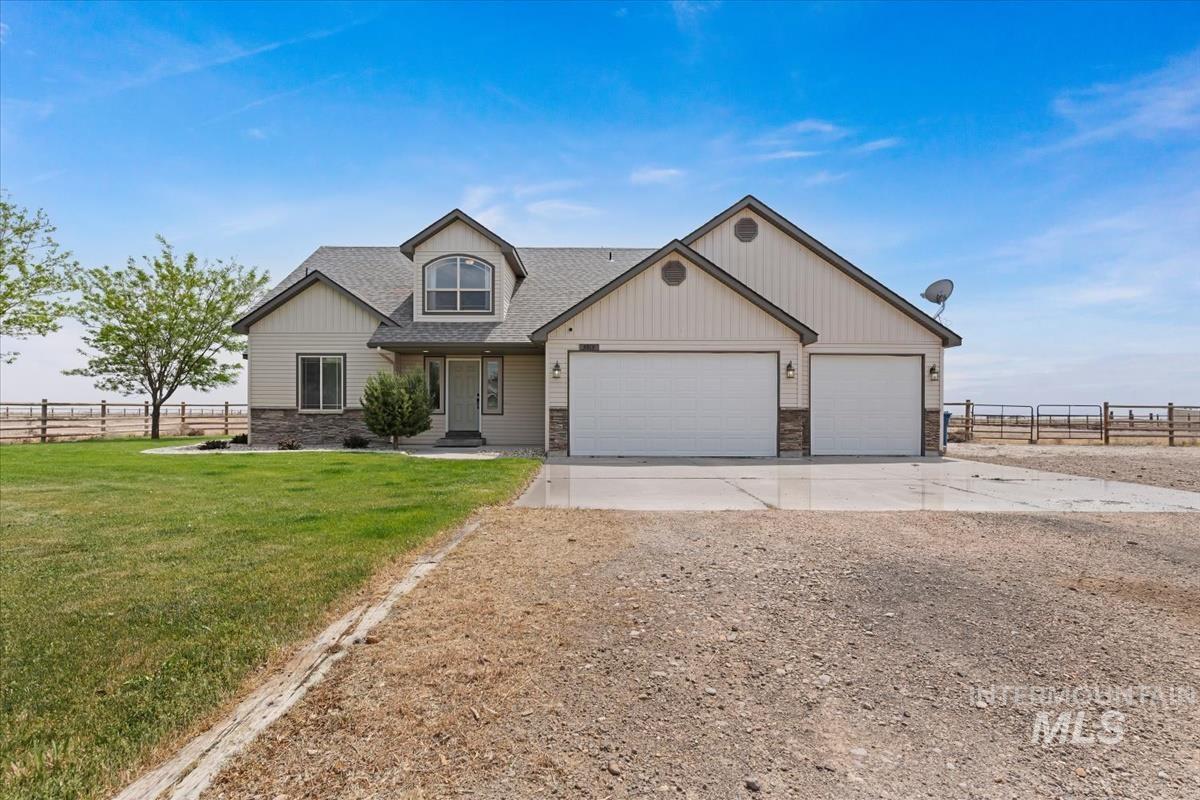5915 SW Ashley Ct., Mountain Home, Idaho 83647, 3 Bedrooms, 3 Bathrooms, Residential For Sale, Price $699,900,MLS 98988105
