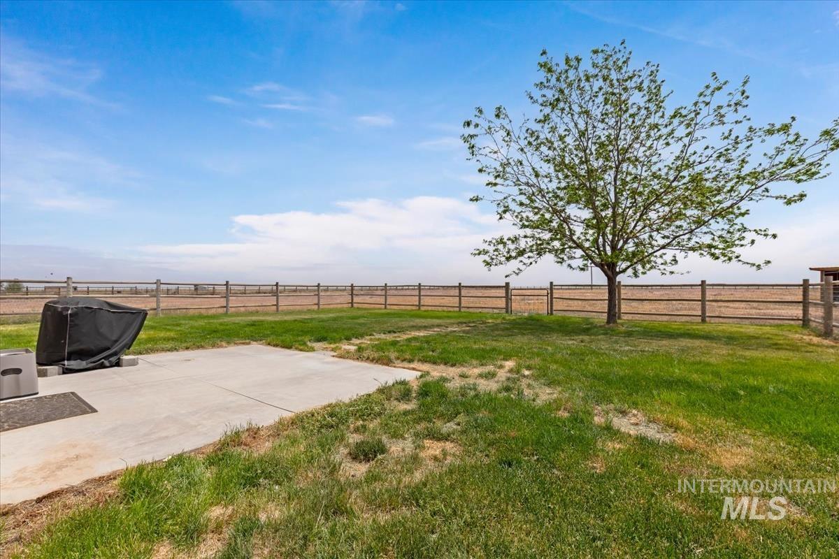 5915 SW Ashley Ct., Mountain Home, Idaho 83647, 3 Bedrooms, 3 Bathrooms, Residential For Sale, Price $699,900,MLS 98988105