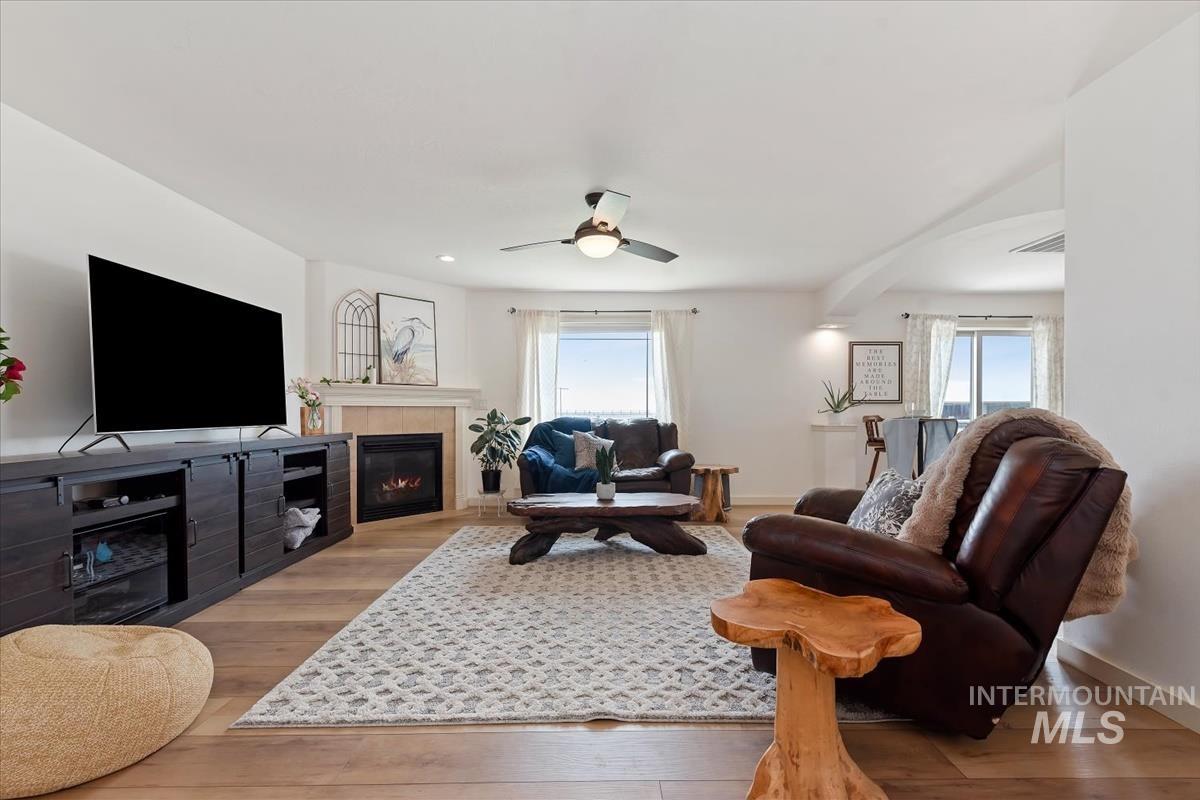 5915 SW Ashley Ct., Mountain Home, Idaho 83647, 3 Bedrooms, 3 Bathrooms, Residential For Sale, Price $699,900,MLS 98988105