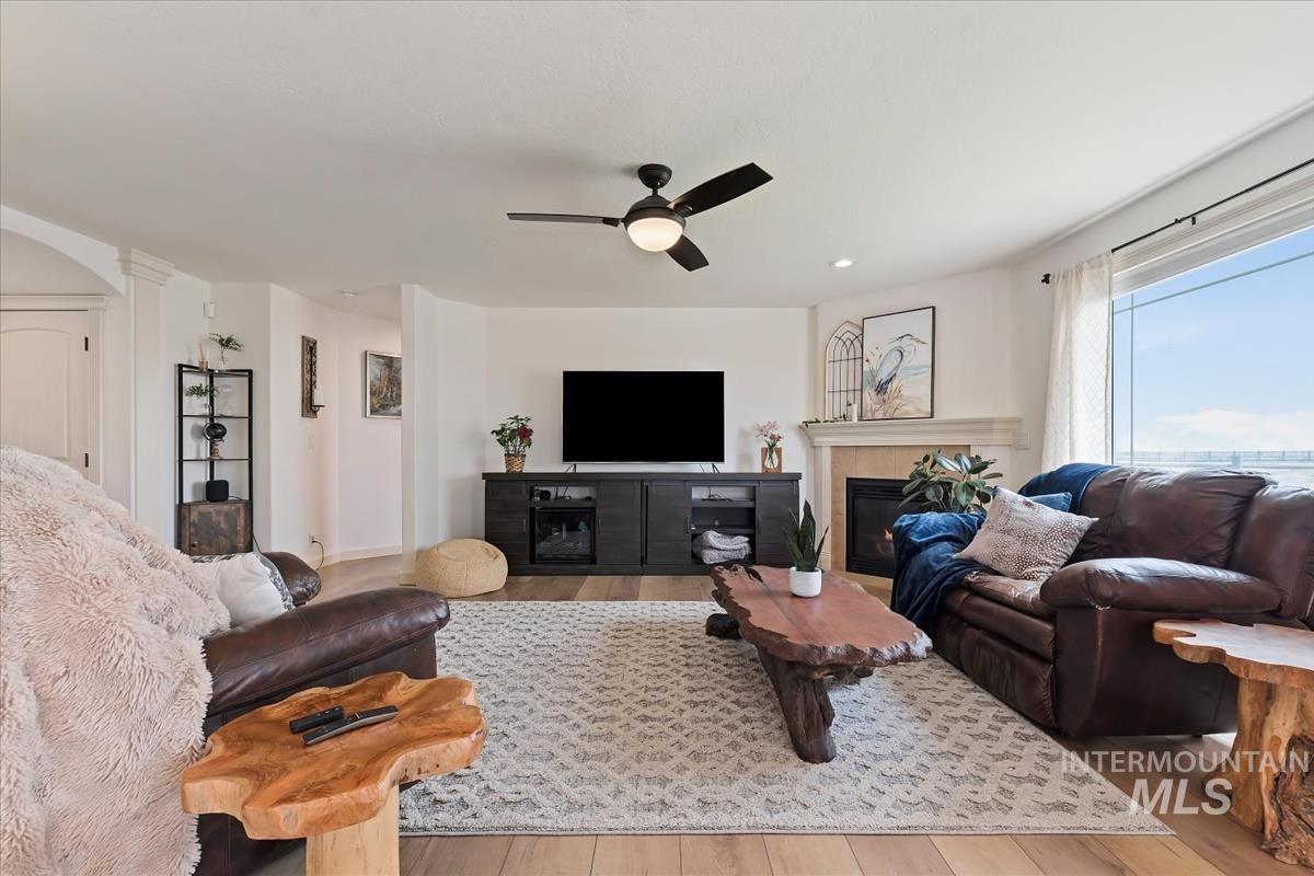 5915 SW Ashley Ct., Mountain Home, Idaho 83647, 3 Bedrooms, 3 Bathrooms, Residential For Sale, Price $699,900,MLS 98988105