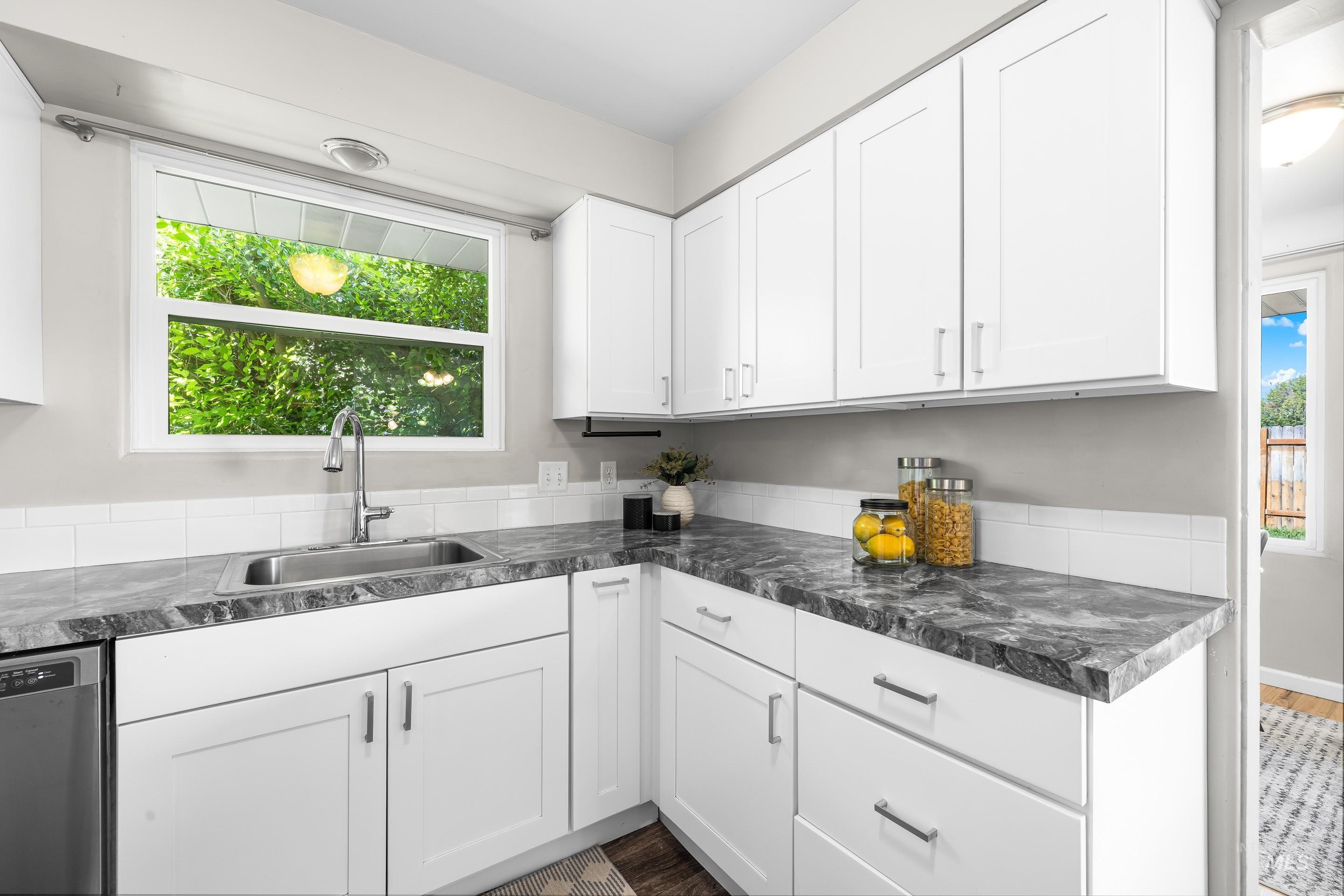1118 S Robert St, Boise, Idaho 83705, 2 Bedrooms, 1 Bathroom, Residential For Sale, Price $399,900,MLS 98988111