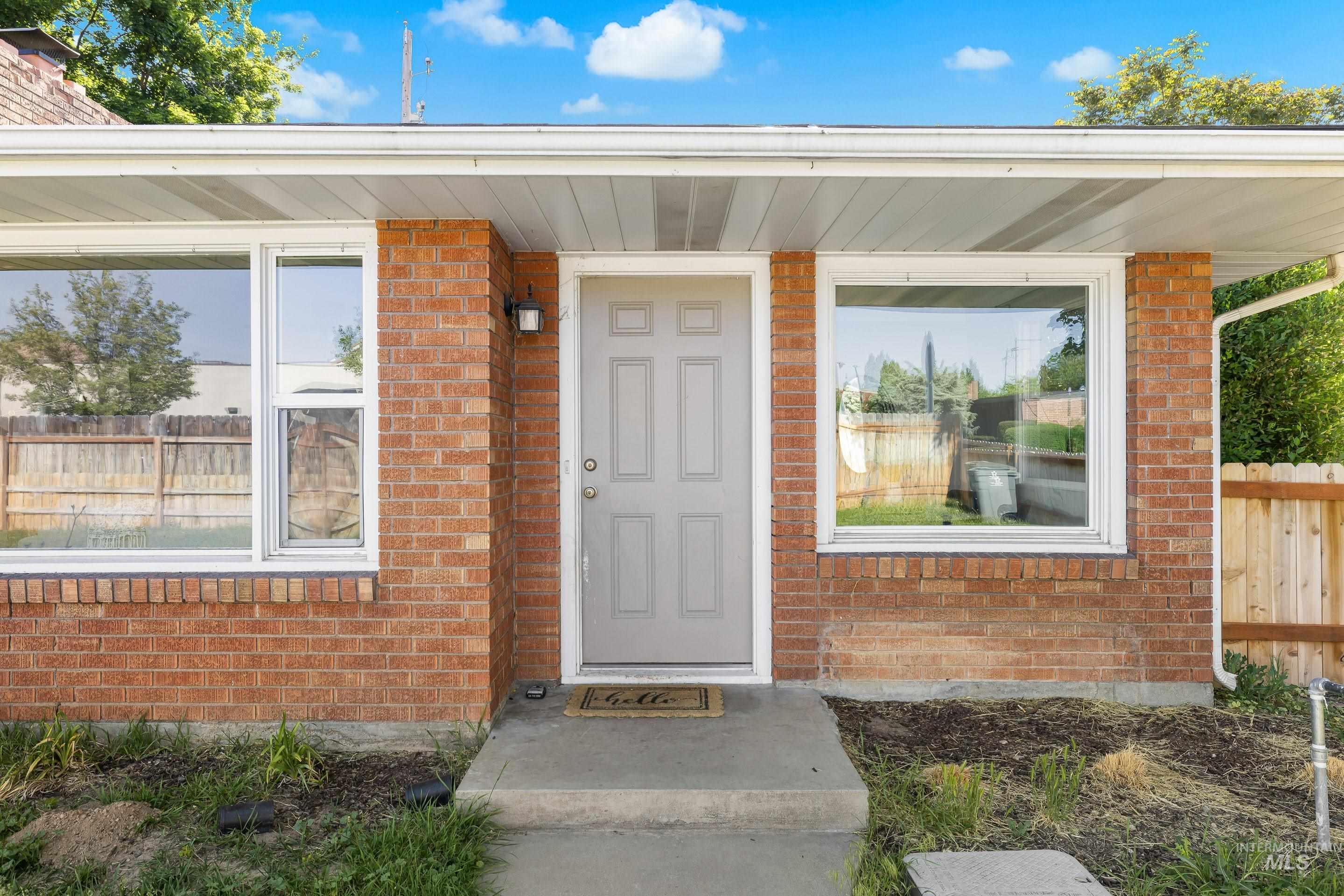 1118 S Robert St, Boise, Idaho 83705, 2 Bedrooms, 1 Bathroom, Residential For Sale, Price $399,900,MLS 98988111