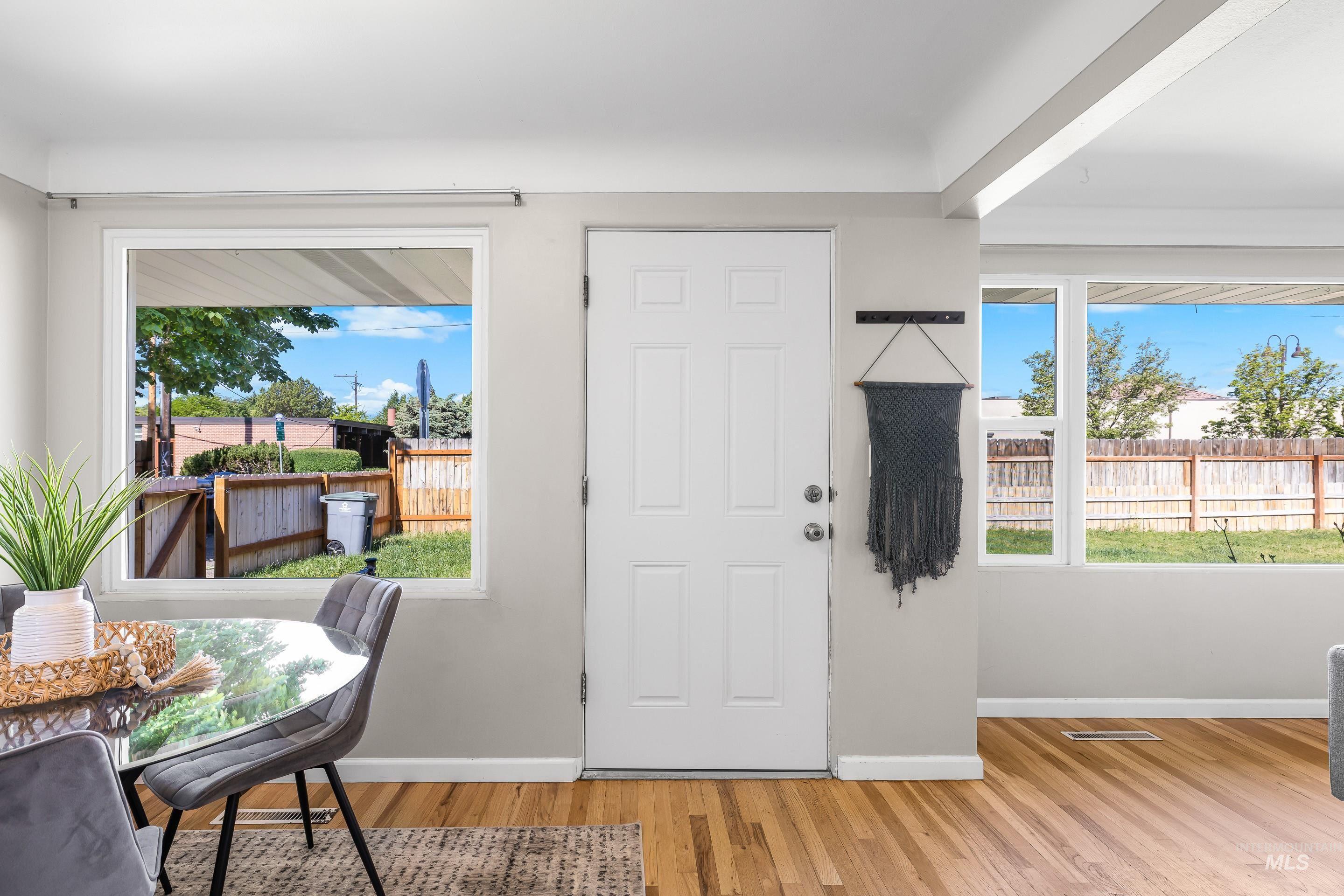1118 S Robert St, Boise, Idaho 83705, 2 Bedrooms, 1 Bathroom, Residential For Sale, Price $399,900,MLS 98988111