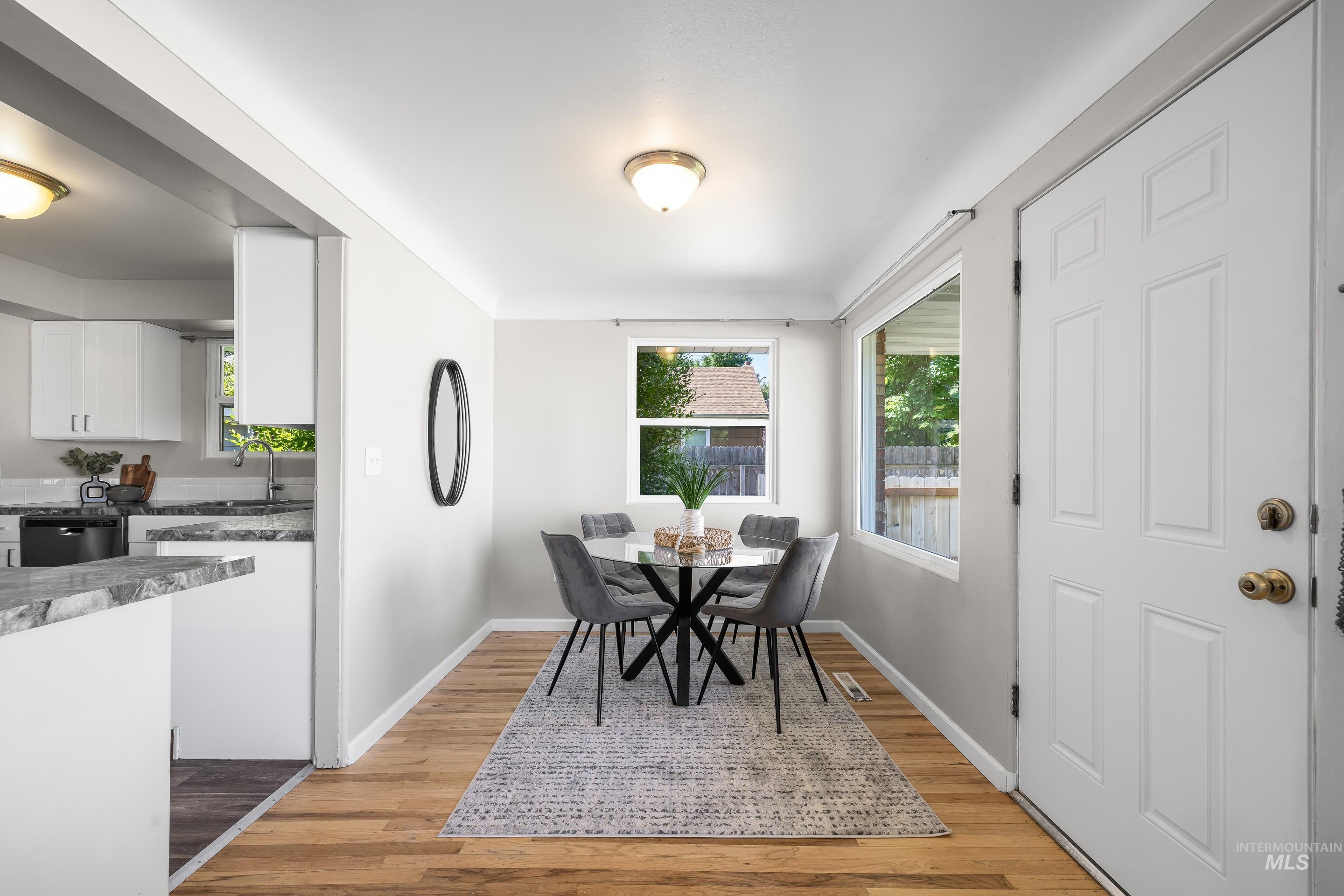 1118 S Robert St, Boise, Idaho 83705, 2 Bedrooms, 1 Bathroom, Residential For Sale, Price $399,900,MLS 98988111