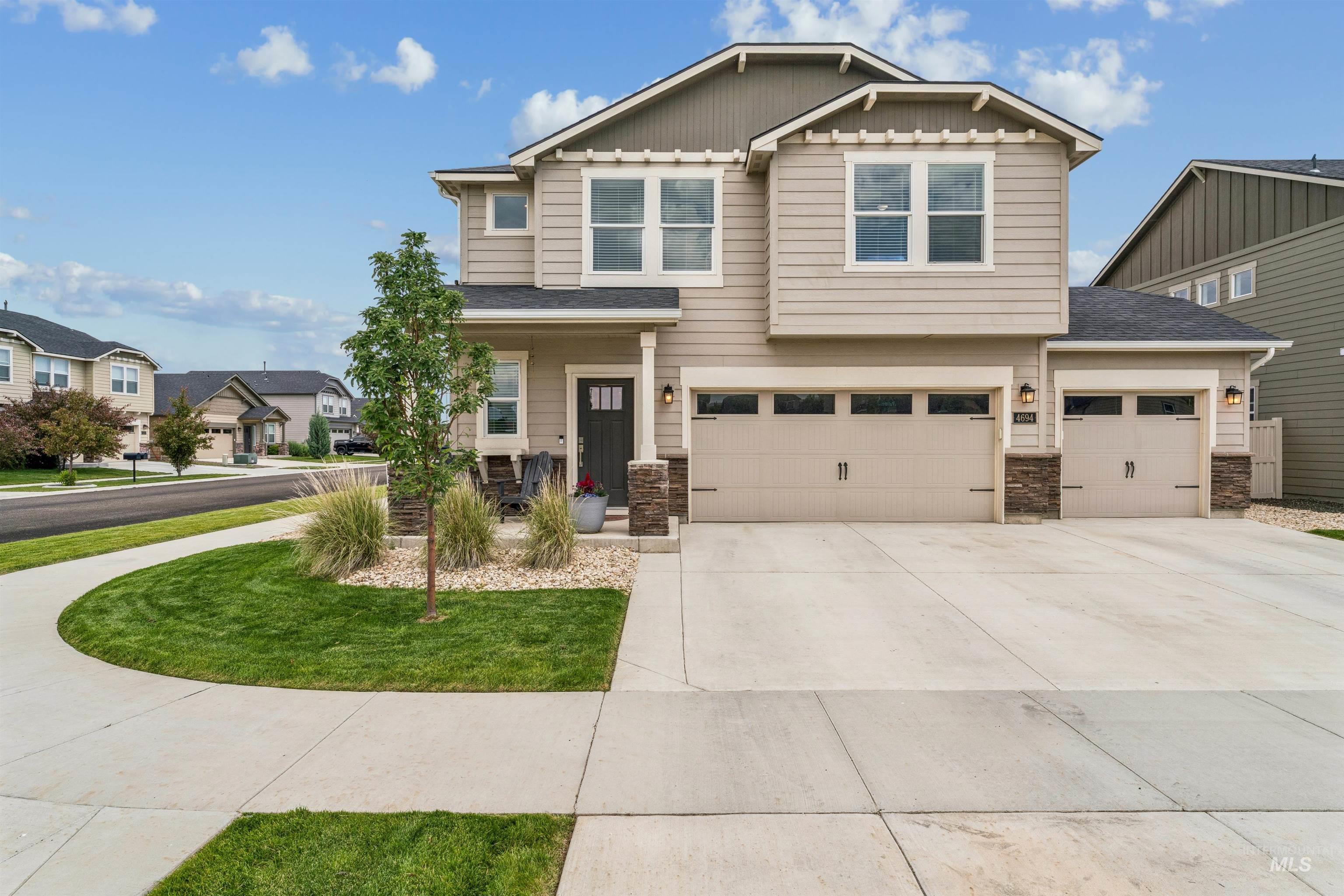 4694 N Patimos Ave, Meridian, Idaho 83646, 4 Bedrooms, 2.5 Bathrooms, Residential For Sale, Price $589,900,MLS 98988112