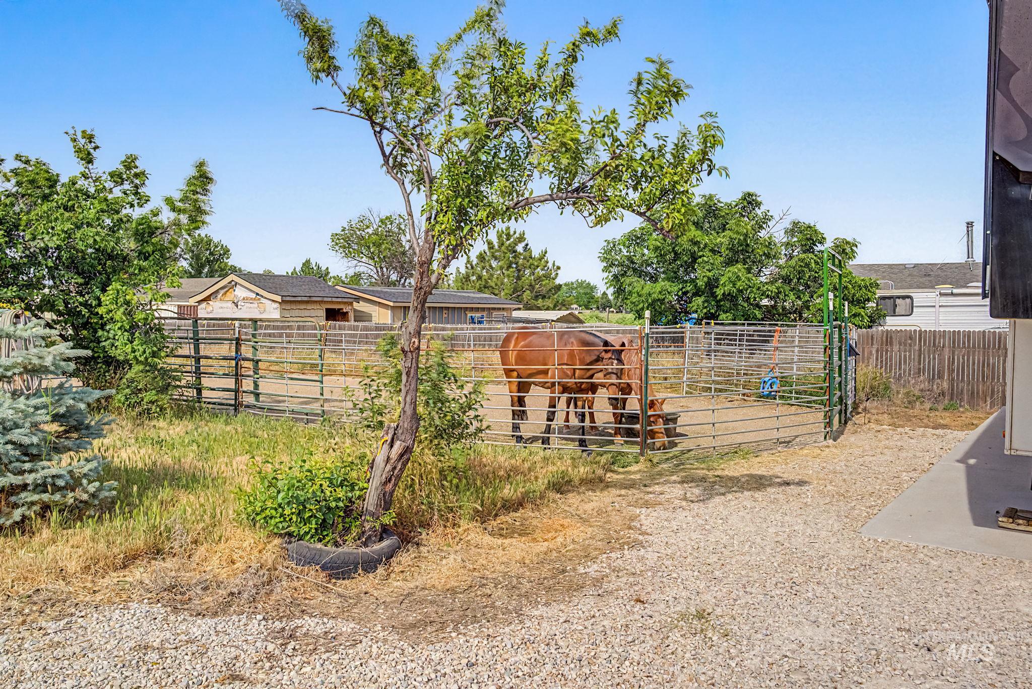 621 S Borchers Lane, Caldwell, Idaho 83605, 4 Bedrooms, 2 Bathrooms, Residential For Sale, Price $569,000,MLS 98988117
