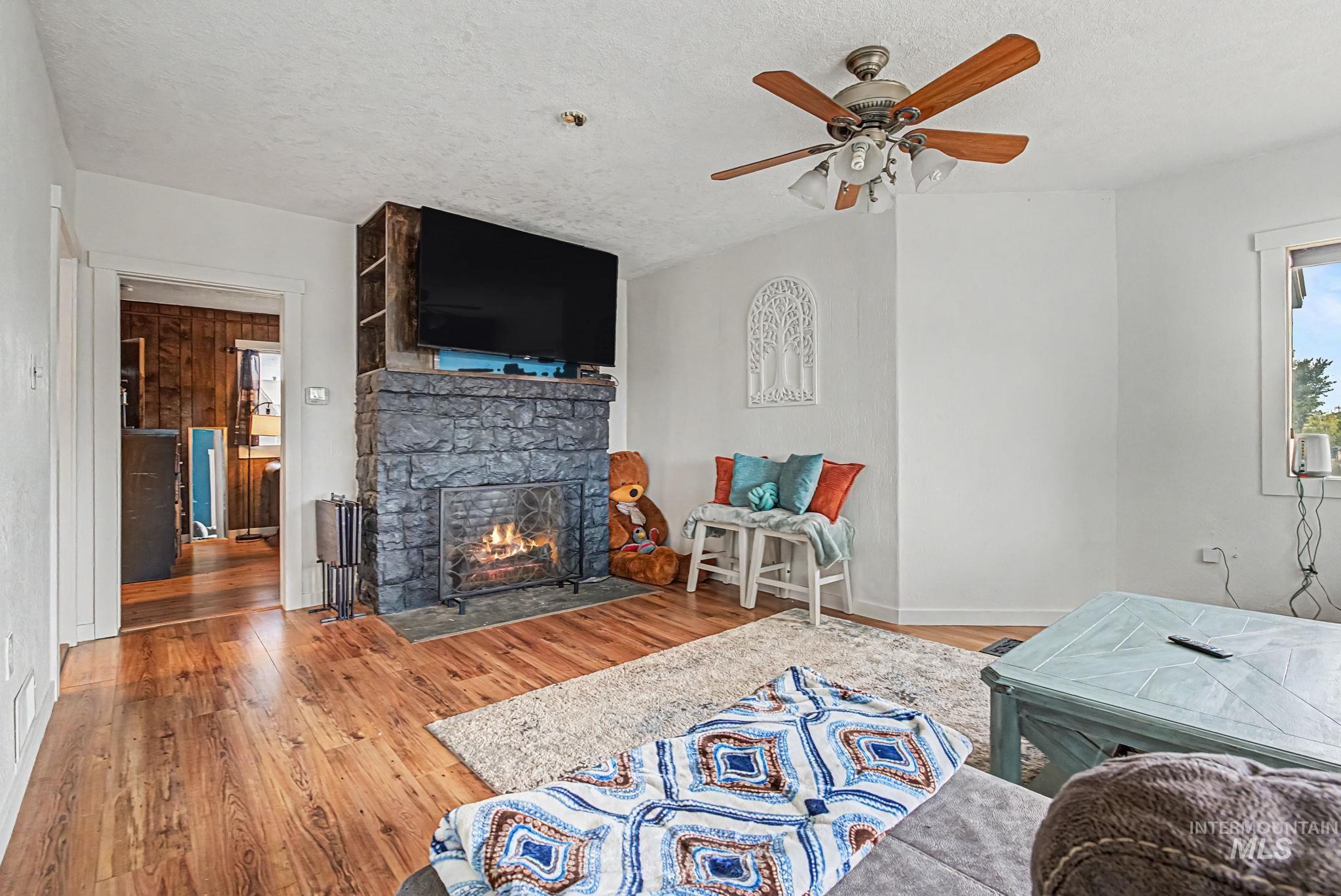 621 S Borchers Lane, Caldwell, Idaho 83605, 4 Bedrooms, 2 Bathrooms, Residential For Sale, Price $569,000,MLS 98988117