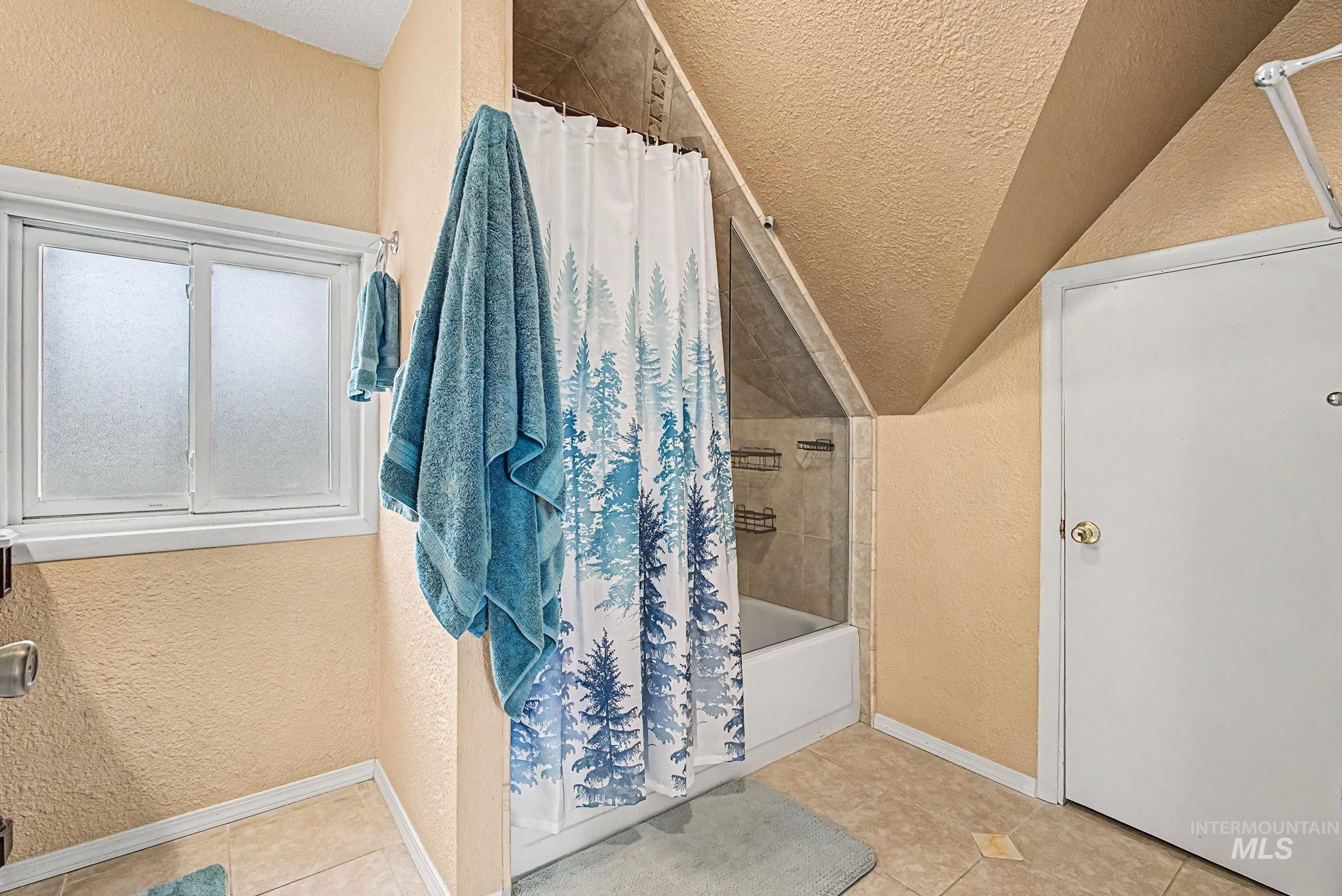 621 S Borchers Lane, Caldwell, Idaho 83605, 4 Bedrooms, 2 Bathrooms, Residential For Sale, Price $569,000,MLS 98988117