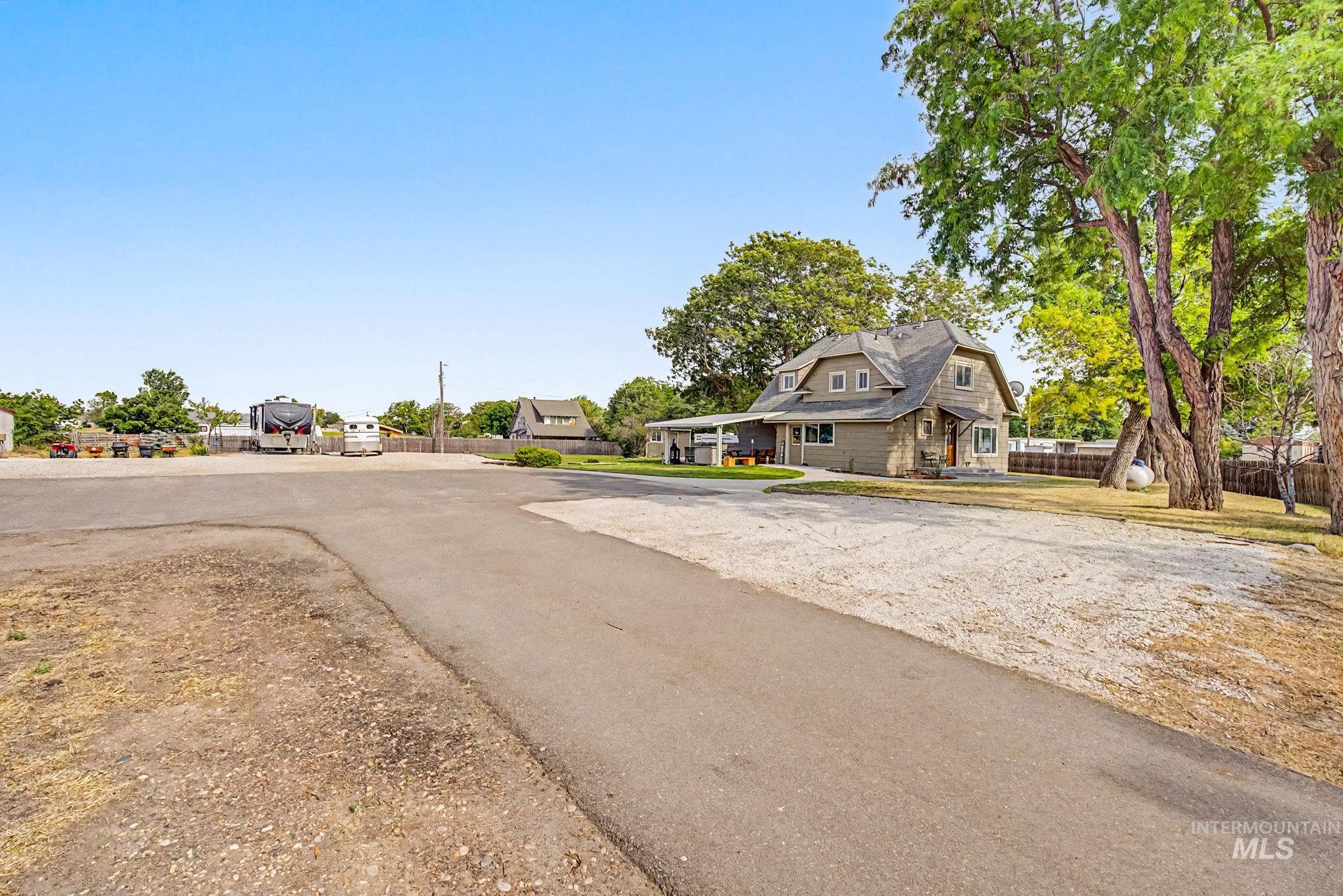 621 S Borchers Lane, Caldwell, Idaho 83605, 4 Bedrooms, 2 Bathrooms, Residential For Sale, Price $569,000,MLS 98988117