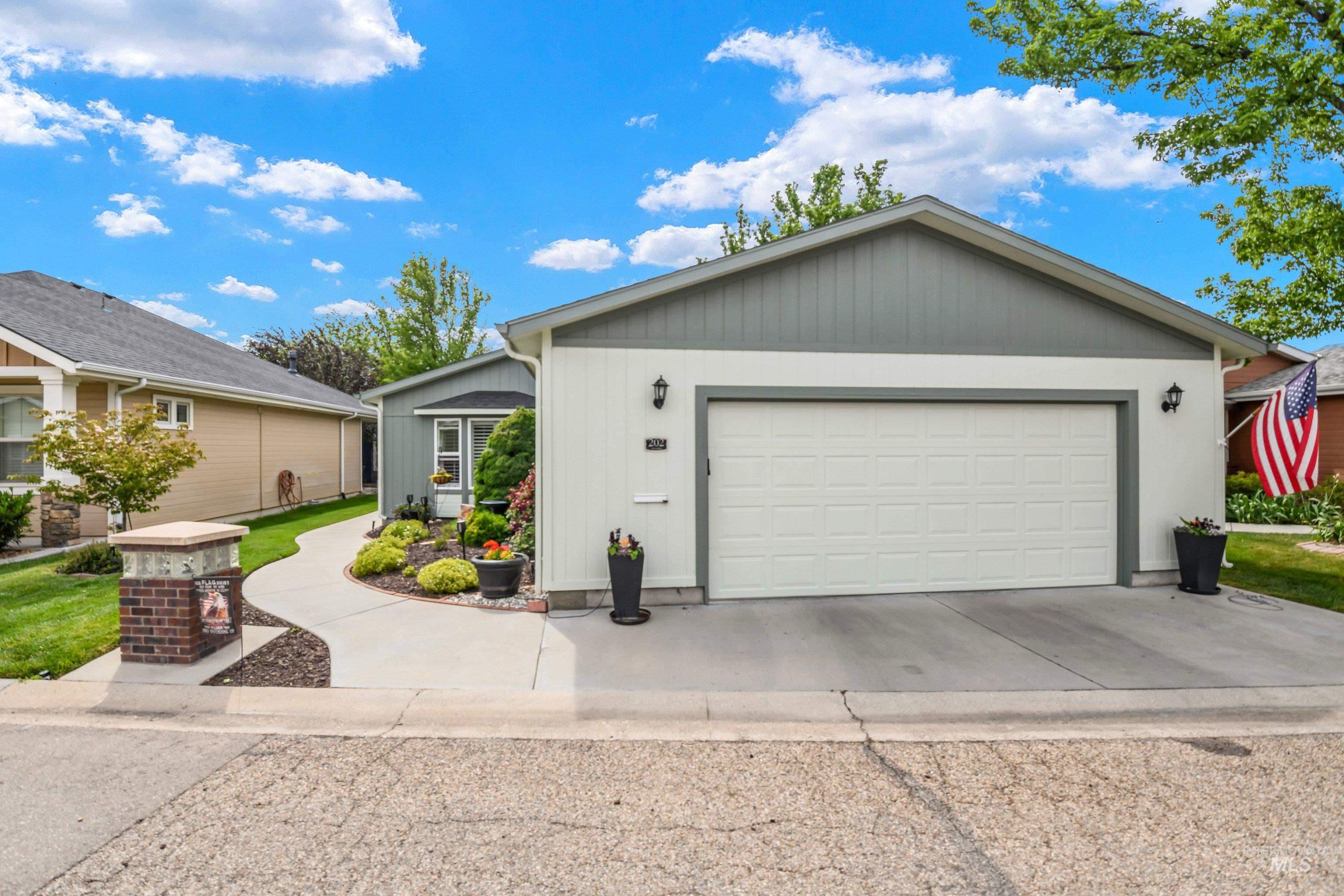 421 S Curtis Rd #202, Boise, Idaho 83705, 2 Bedrooms, 2 Bathrooms, Residential For Sale, Price $237,500, 98988118