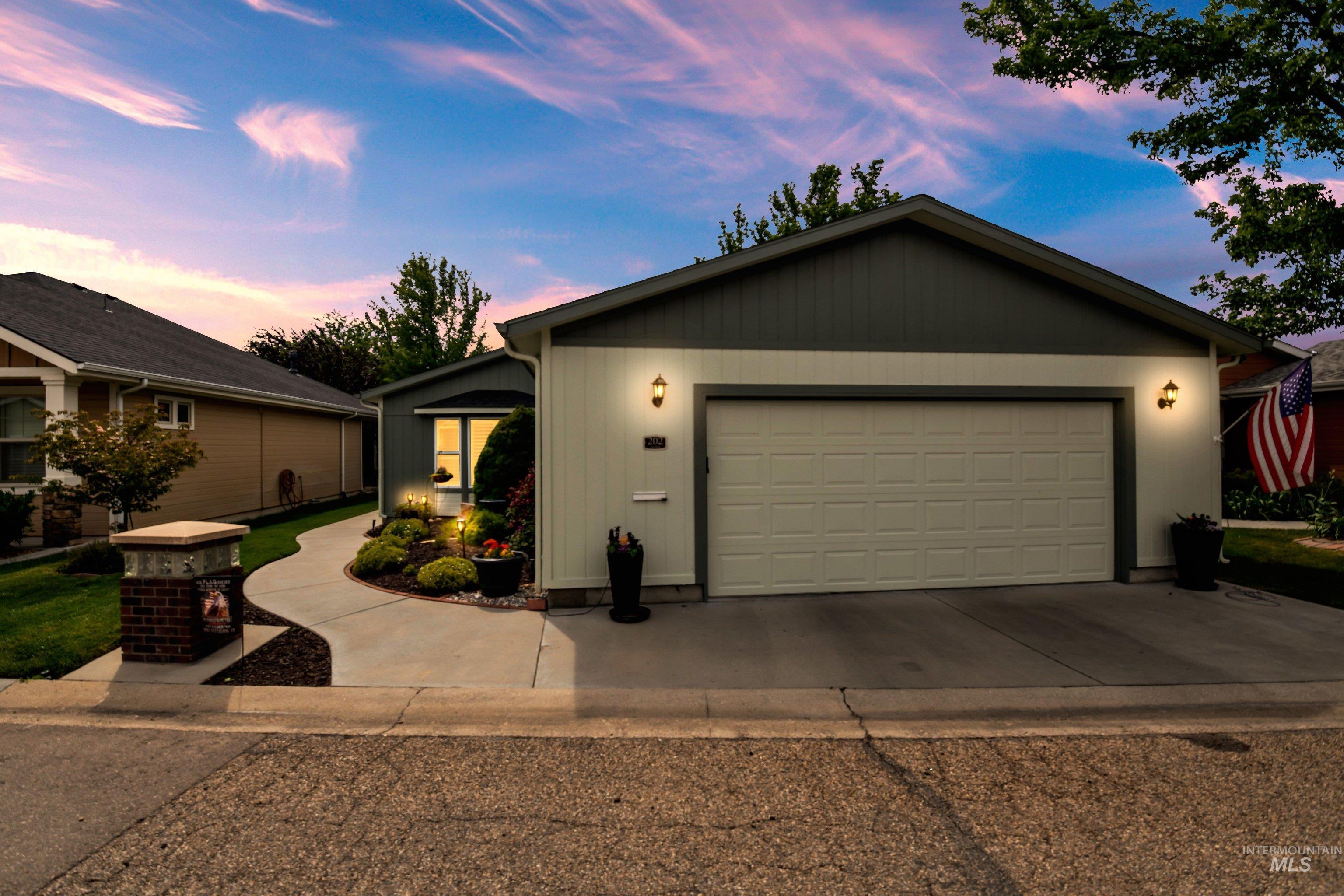 421 S Curtis Rd #202, Boise, Idaho 83705, 2 Bedrooms, 2 Bathrooms, Residential For Sale, Price $237,500, 98988118