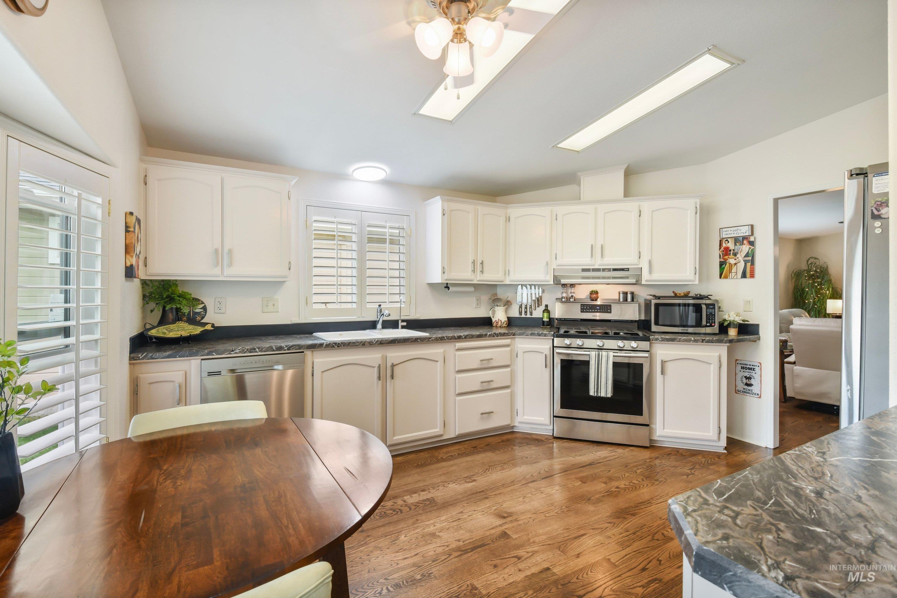 421 S Curtis Rd #202, Boise, Idaho 83705, 2 Bedrooms, 2 Bathrooms, Residential For Sale, Price $237,500, 98988118
