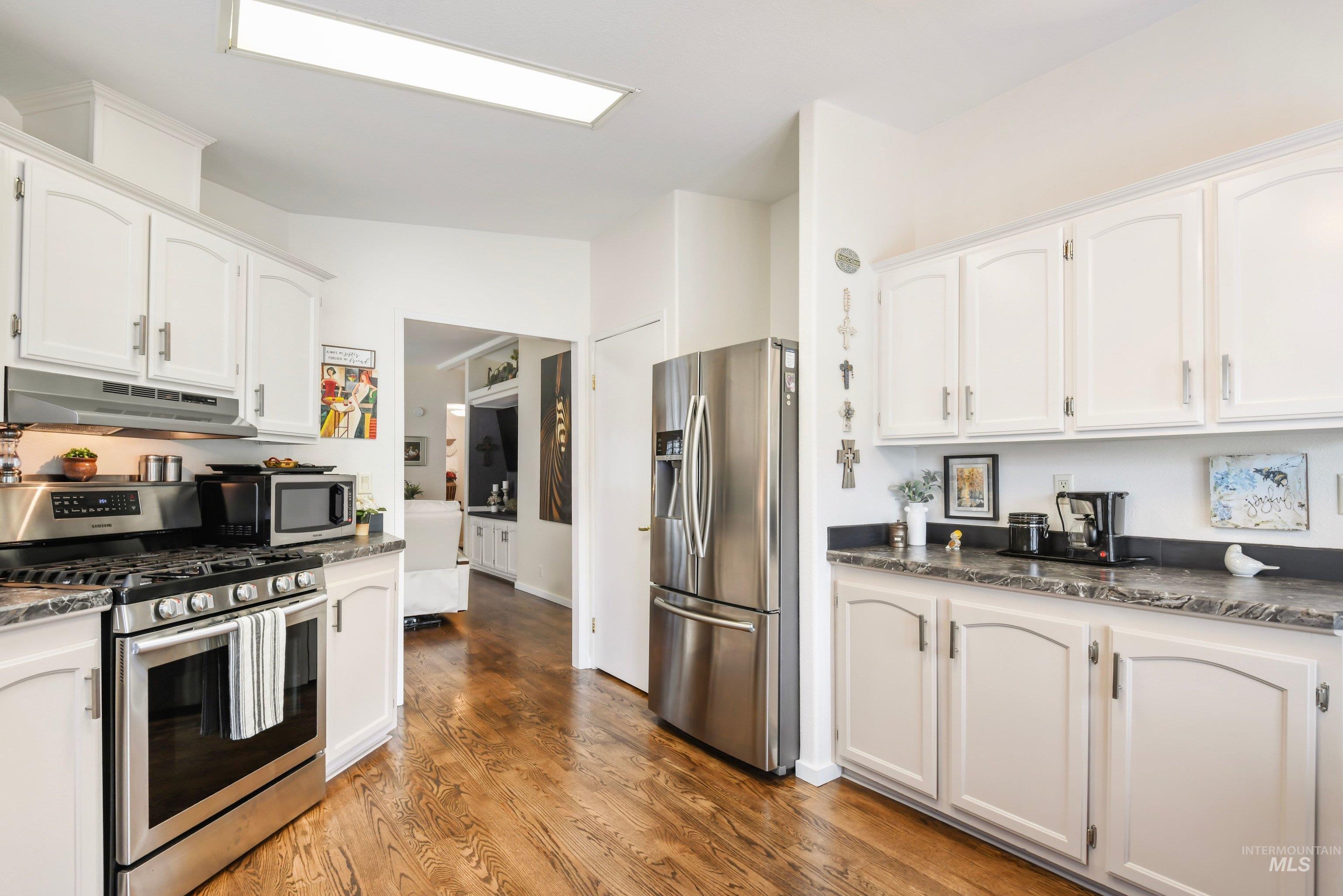 421 S Curtis Rd #202, Boise, Idaho 83705, 2 Bedrooms, 2 Bathrooms, Residential For Sale, Price $237,500, 98988118