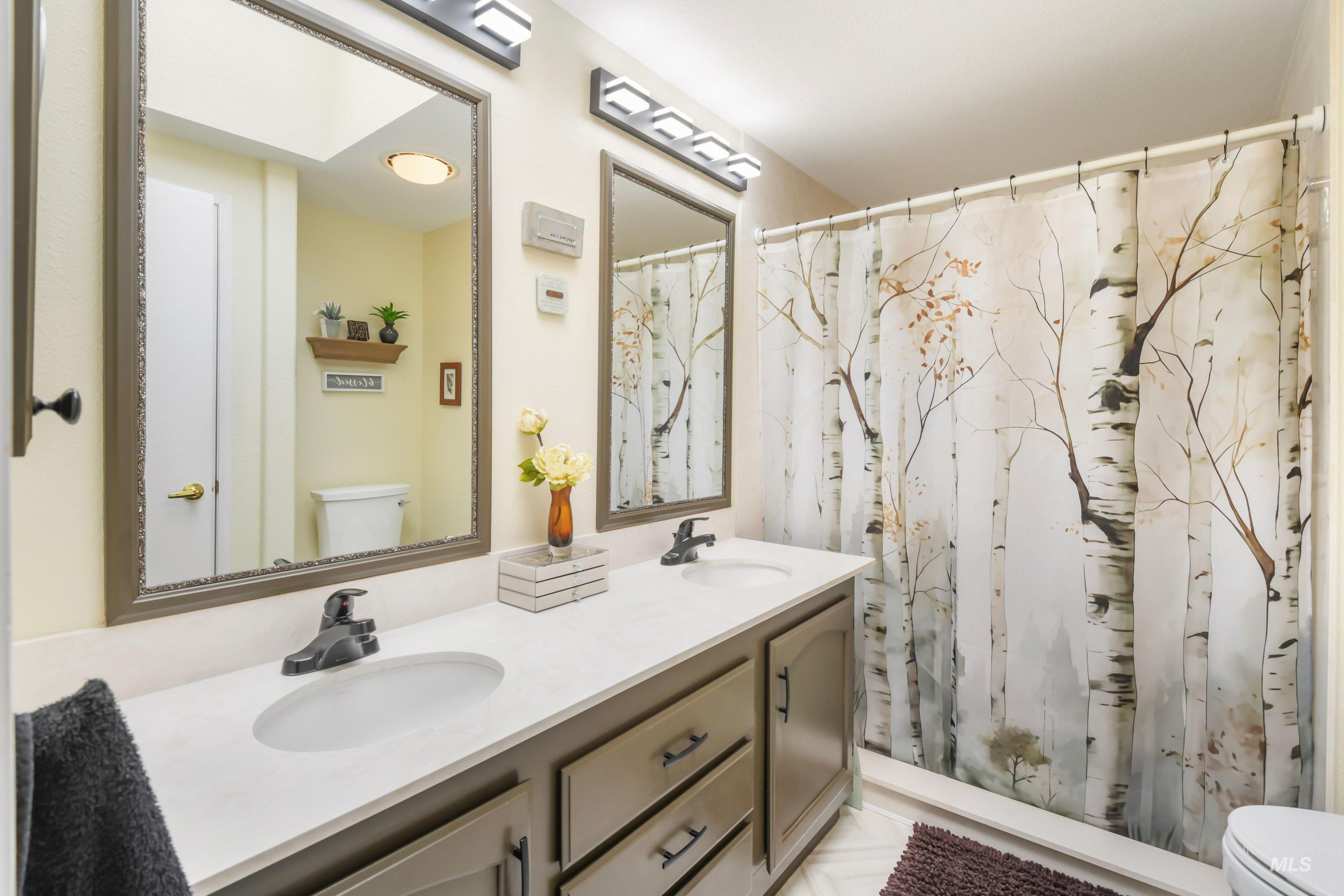 421 S Curtis Rd #202, Boise, Idaho 83705, 2 Bedrooms, 2 Bathrooms, Residential For Sale, Price $237,500, 98988118