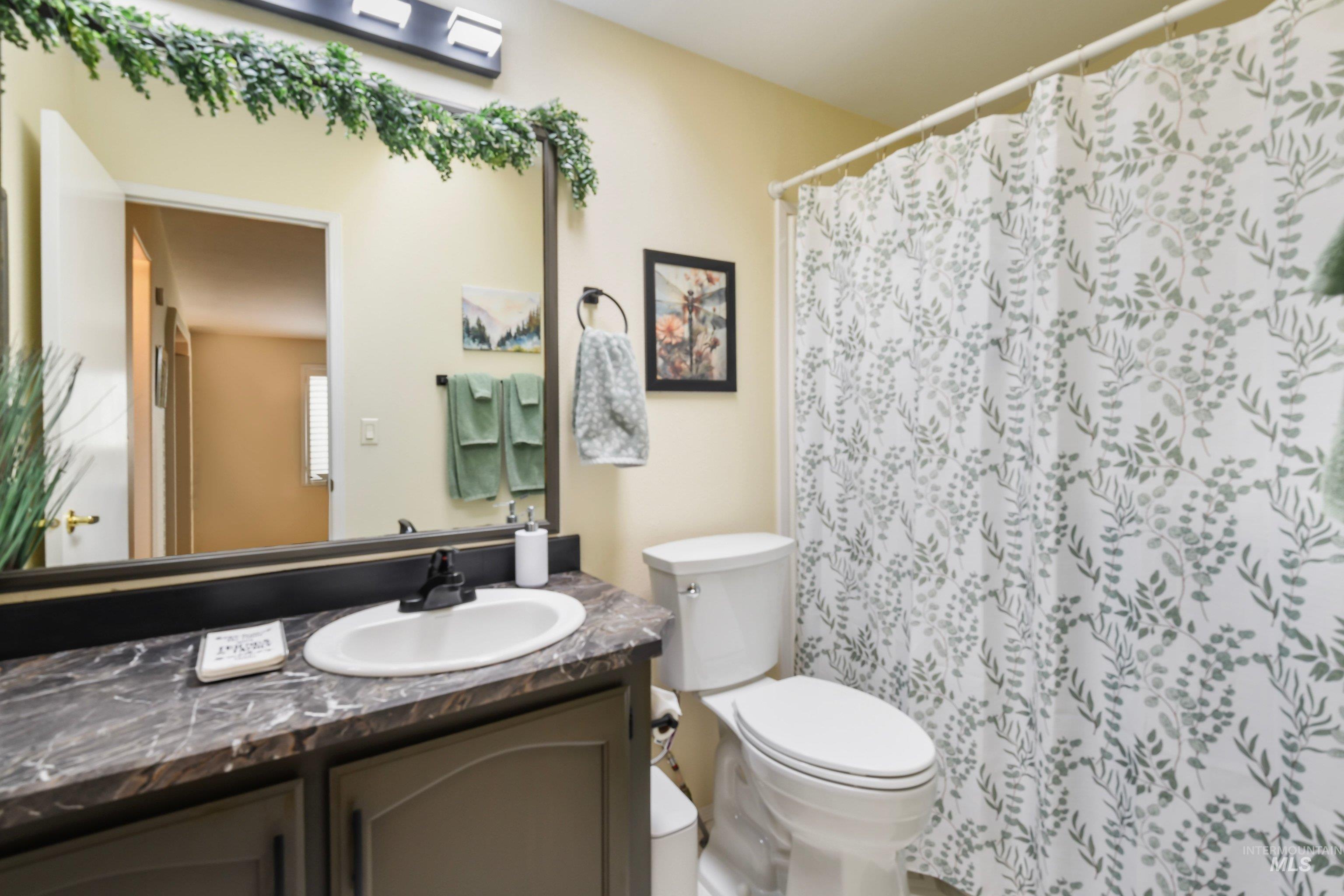421 S Curtis Rd #202, Boise, Idaho 83705, 2 Bedrooms, 2 Bathrooms, Residential For Sale, Price $237,500, 98988118