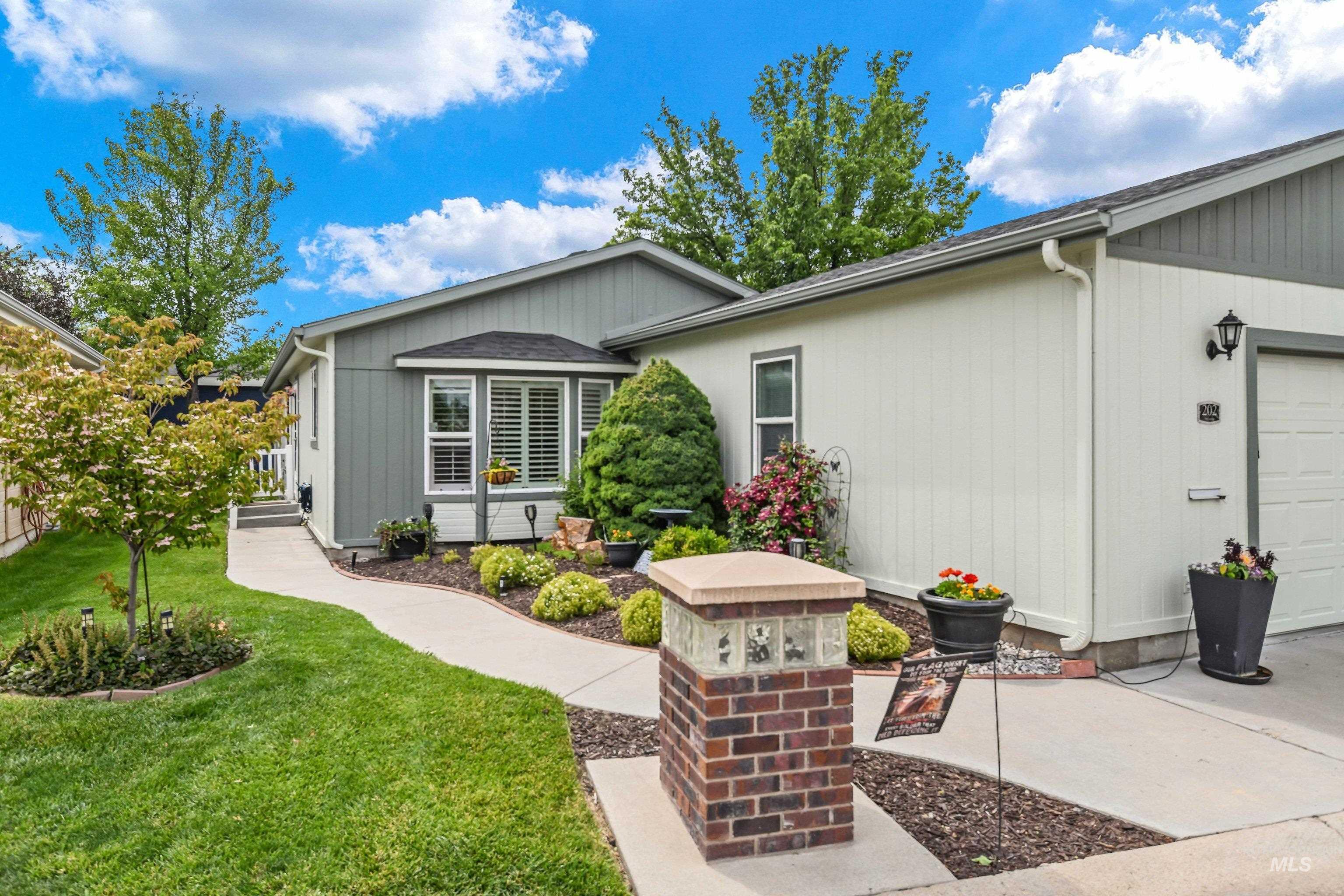 421 S Curtis Rd #202, Boise, Idaho 83705, 2 Bedrooms, 2 Bathrooms, Residential For Sale, Price $237,500, 98988118