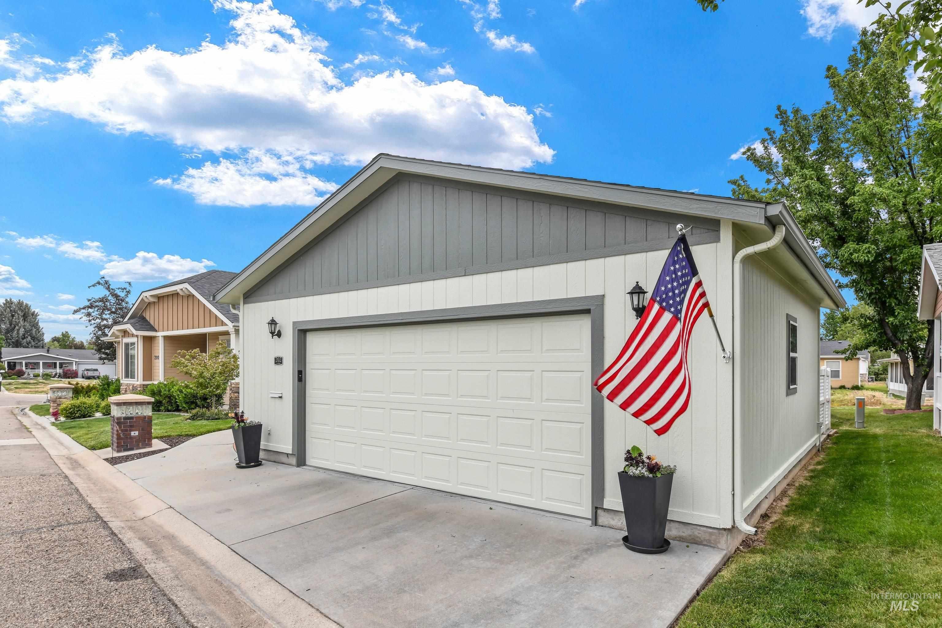 421 S Curtis Rd #202, Boise, Idaho 83705, 2 Bedrooms, 2 Bathrooms, Residential For Sale, Price $237,500, 98988118