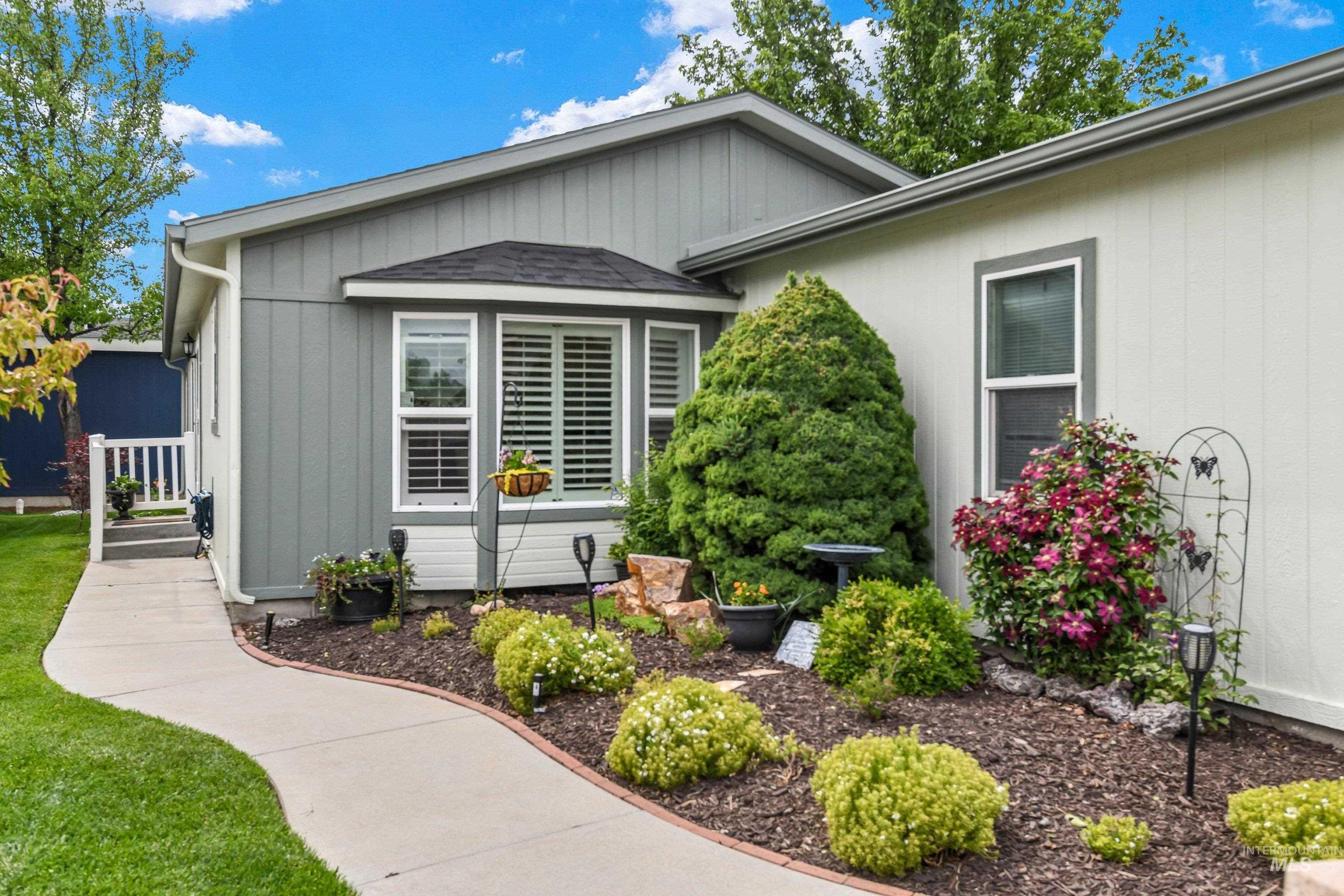 421 S Curtis Rd #202, Boise, Idaho 83705, 2 Bedrooms, 2 Bathrooms, Residential For Sale, Price $237,500, 98988118
