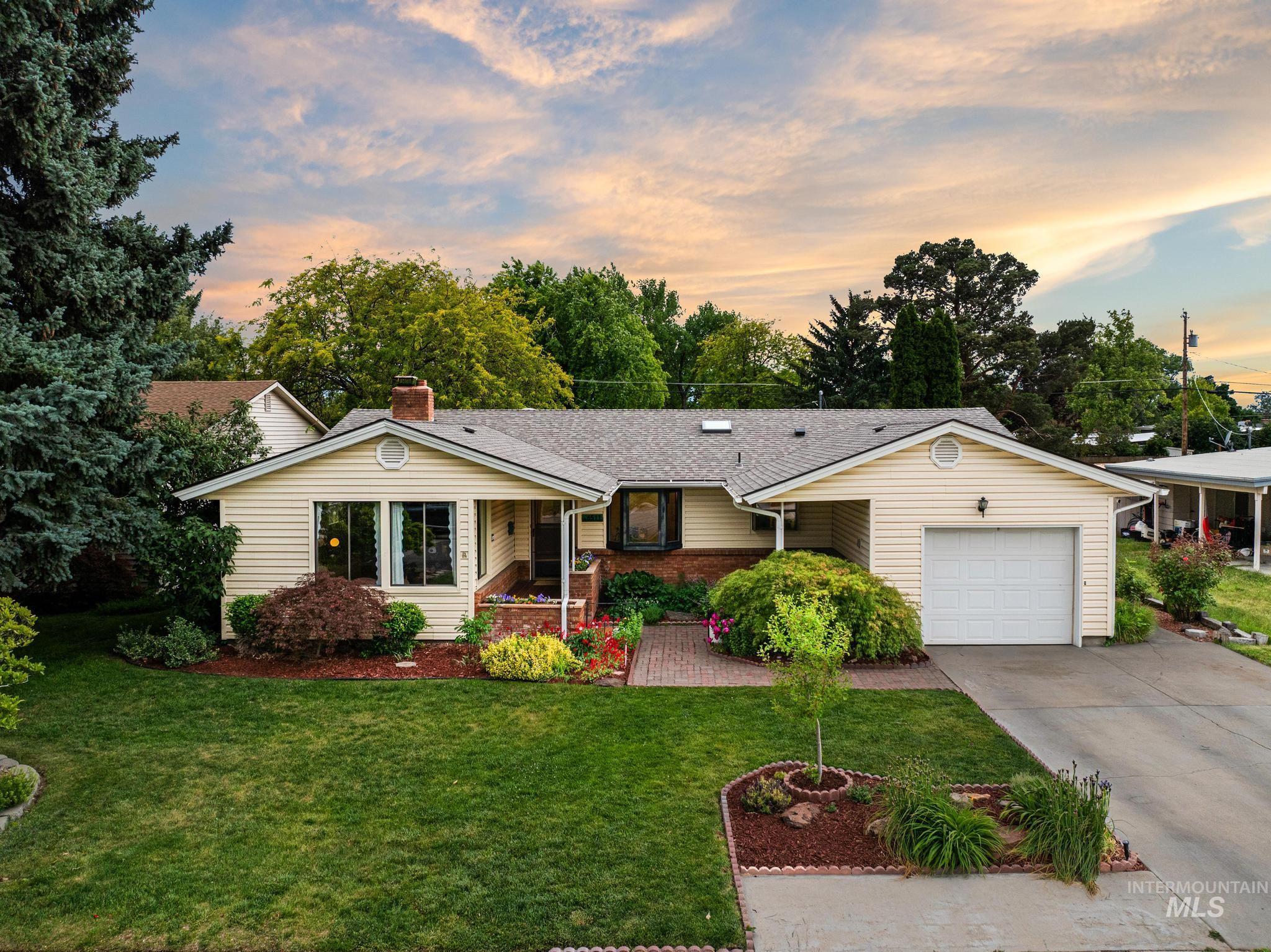 6511 W Holiday Dr, Boise, Idaho 83709, 3 Bedrooms, 2 Bathrooms, Residential For Sale, Price $535,000,MLS 98988119