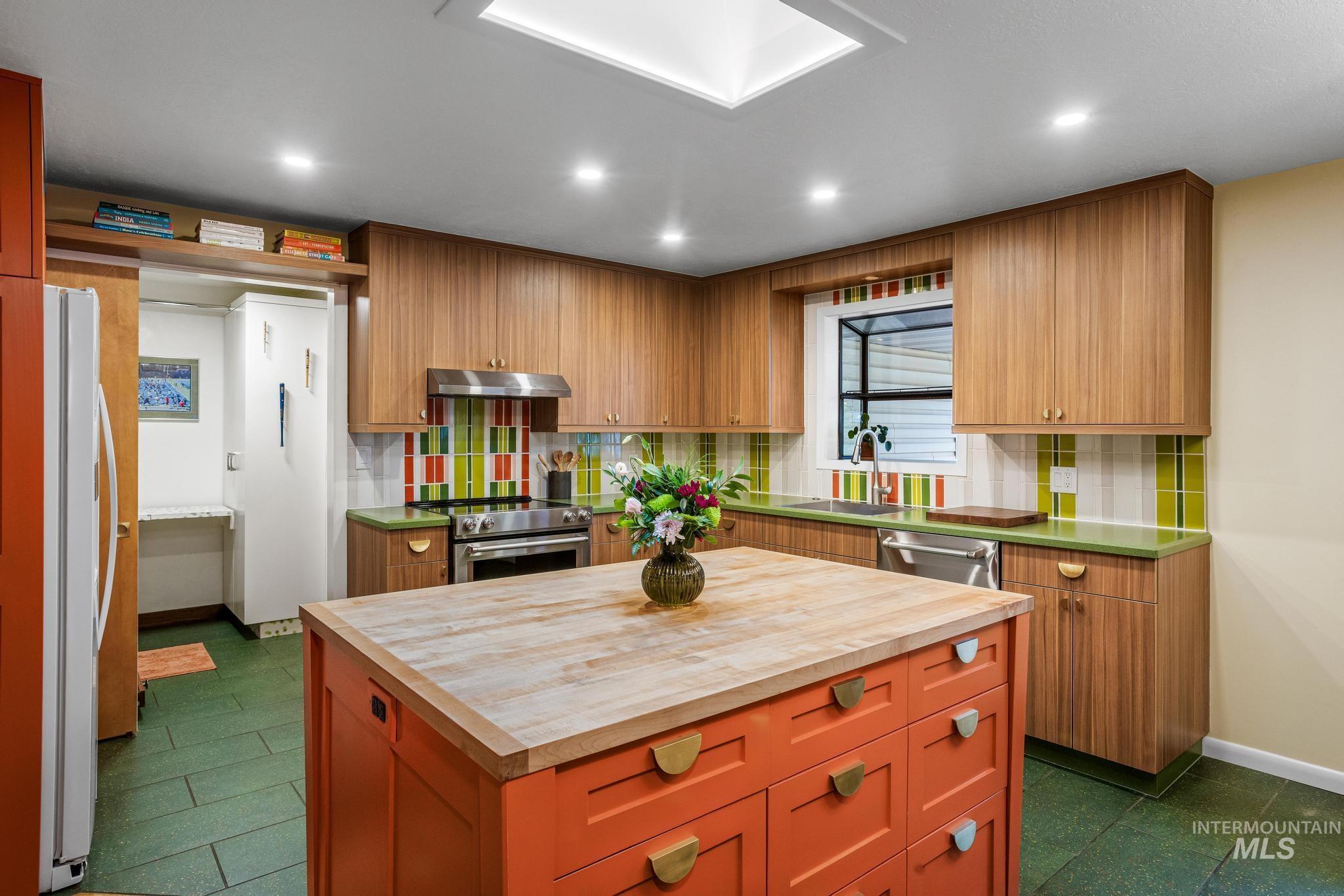 6511 W Holiday Dr, Boise, Idaho 83709, 3 Bedrooms, 2 Bathrooms, Residential For Sale, Price $535,000,MLS 98988119