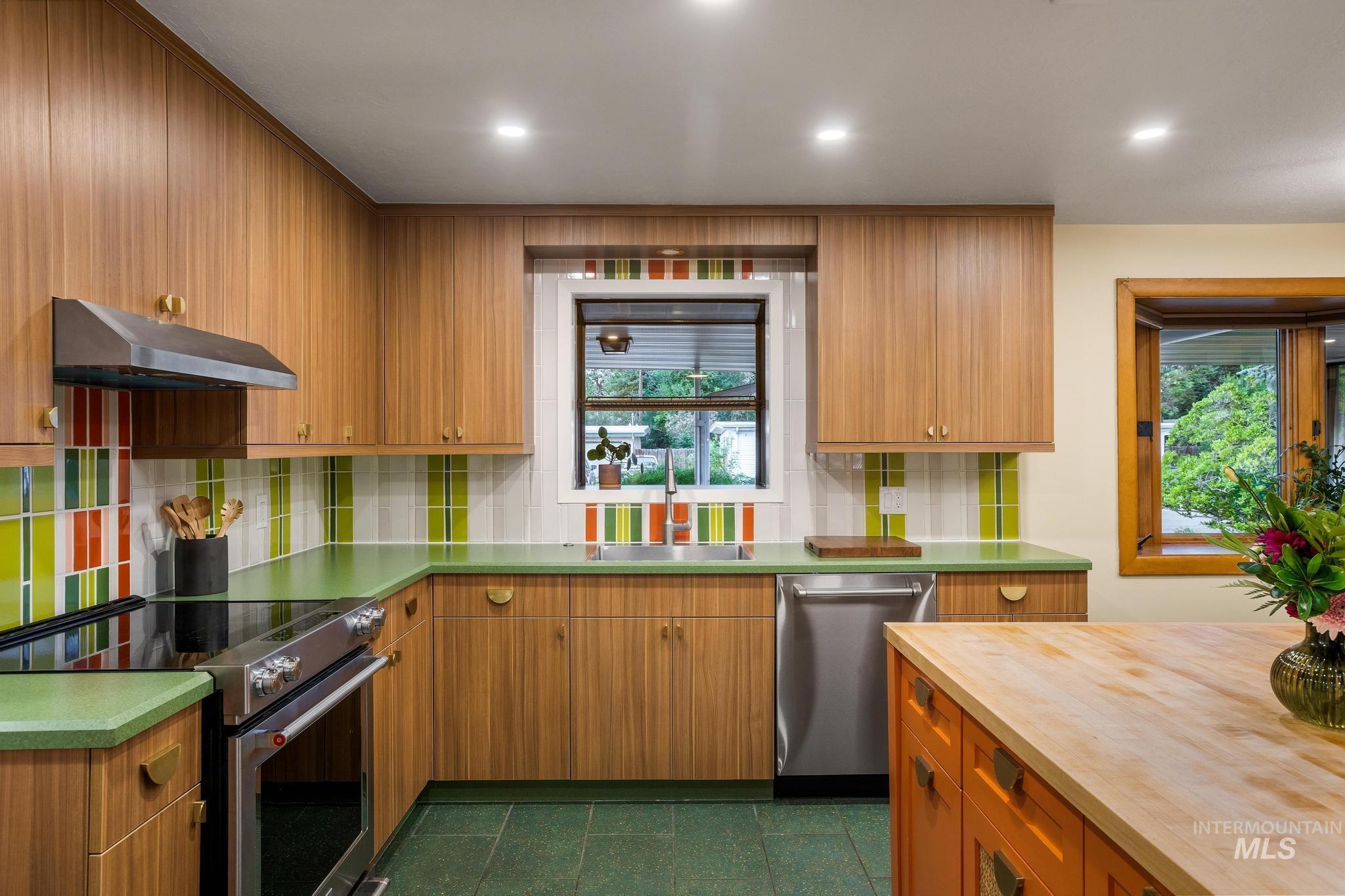 6511 W Holiday Dr, Boise, Idaho 83709, 3 Bedrooms, 2 Bathrooms, Residential For Sale, Price $535,000,MLS 98988119