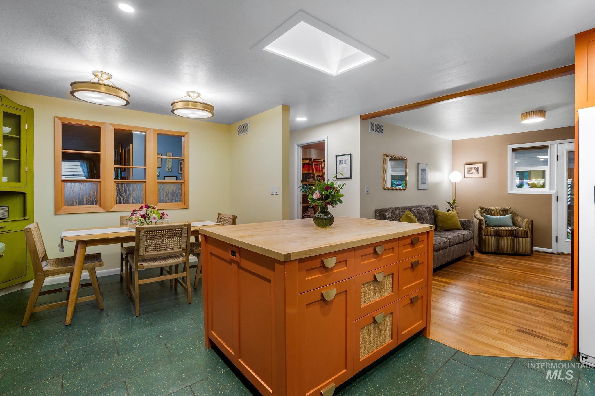 6511 W Holiday Dr, Boise, Idaho 83709, 3 Bedrooms, 2 Bathrooms, Residential For Sale, Price $535,000,MLS 98988119