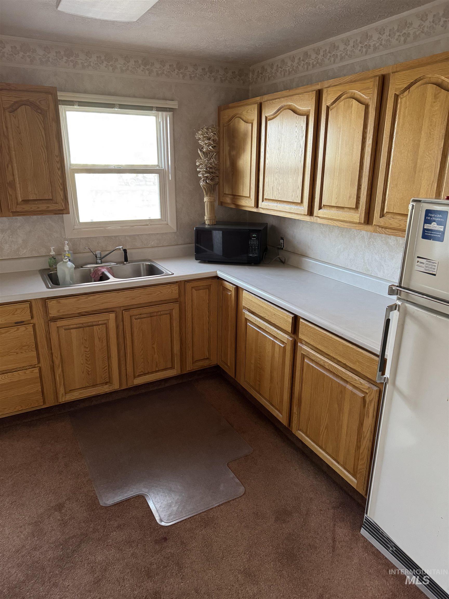 221 W Main St, Burley, Idaho 83318-1616, 3 Bedrooms, 2 Bathrooms, Residential Income For Sale, Price $690,000,MLS 98988121