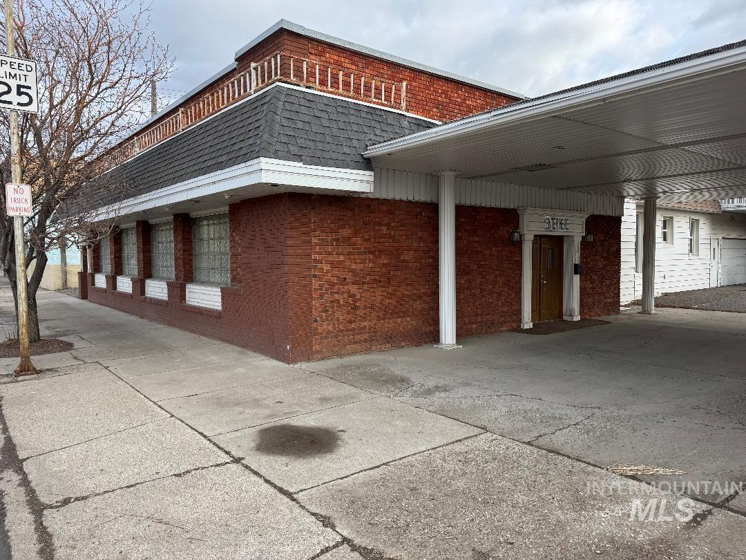 221 W Main St, Burley, Idaho 83318-1616, 3 Bedrooms, 2 Bathrooms, Residential Income For Sale, Price $690,000,MLS 98988121