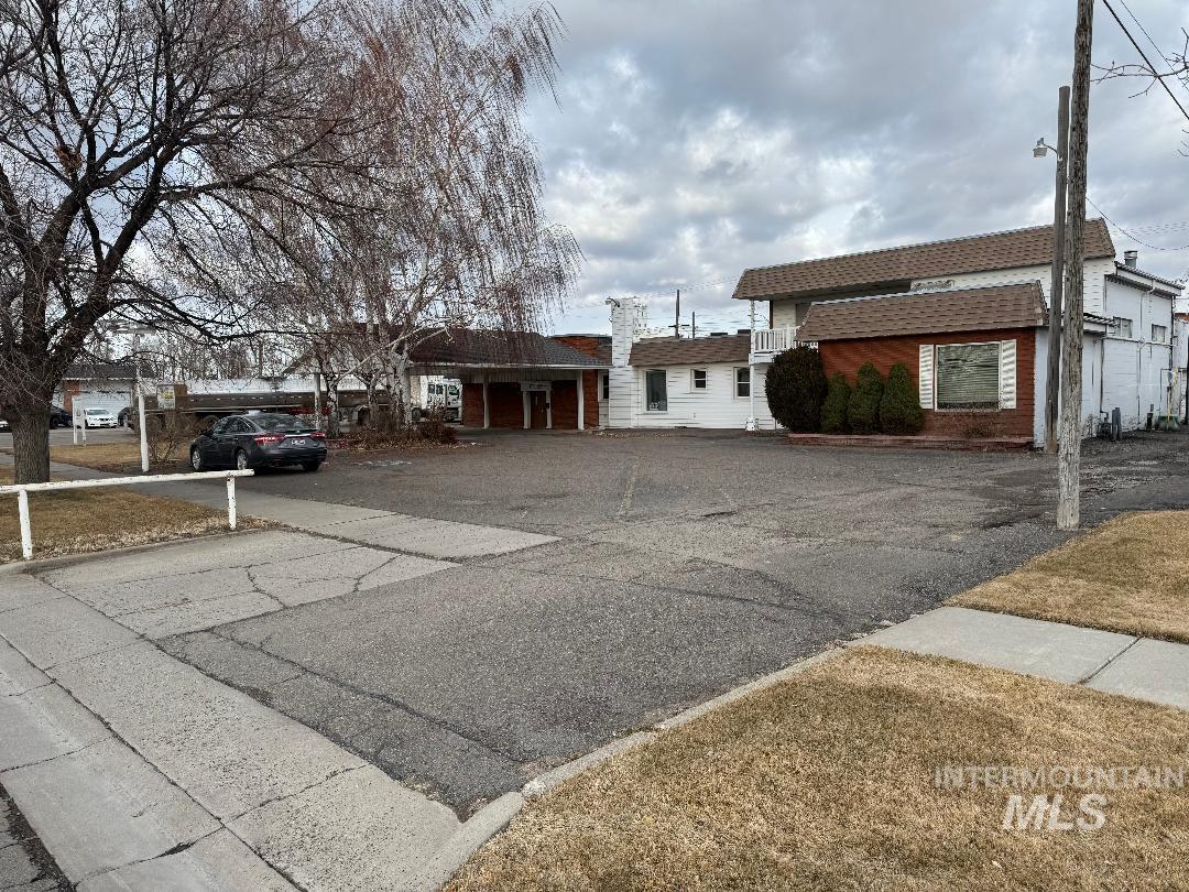 221 W Main St, Burley, Idaho 83318-1616, 3 Bedrooms, 2 Bathrooms, Residential Income For Sale, Price $690,000,MLS 98988121