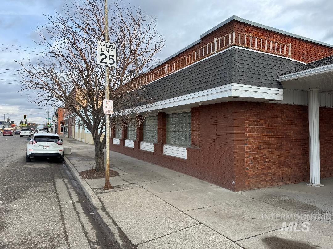 221 W Main St, Burley, Idaho 83318-1616, 3 Bedrooms, 2 Bathrooms, Residential Income For Sale, Price $690,000,MLS 98988121