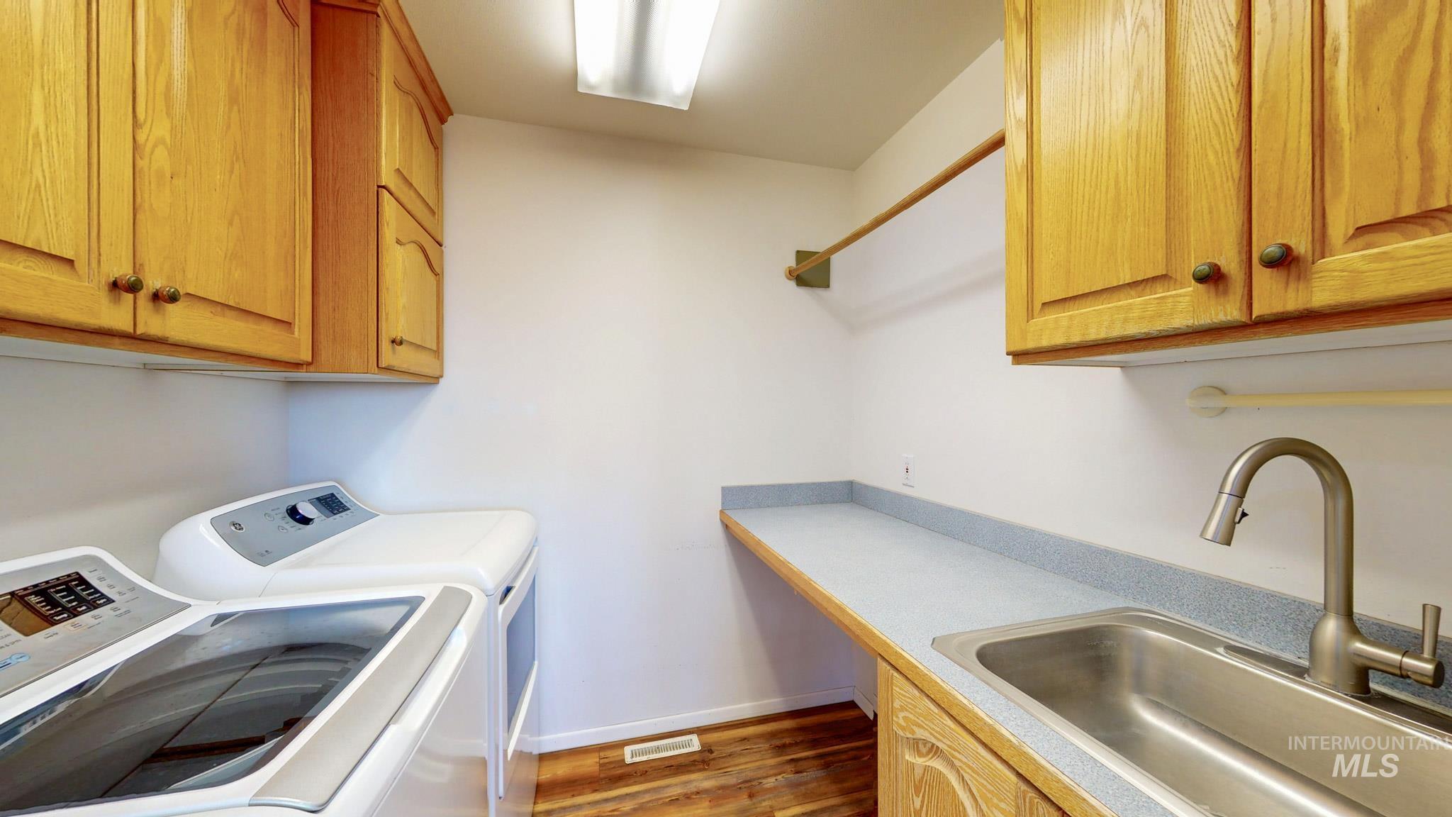 3374 N 1200 E, Buhl, Idaho 83316, 5 Bedrooms, 2 Bathrooms, Residential For Sale, Price $479,000,MLS 98988124