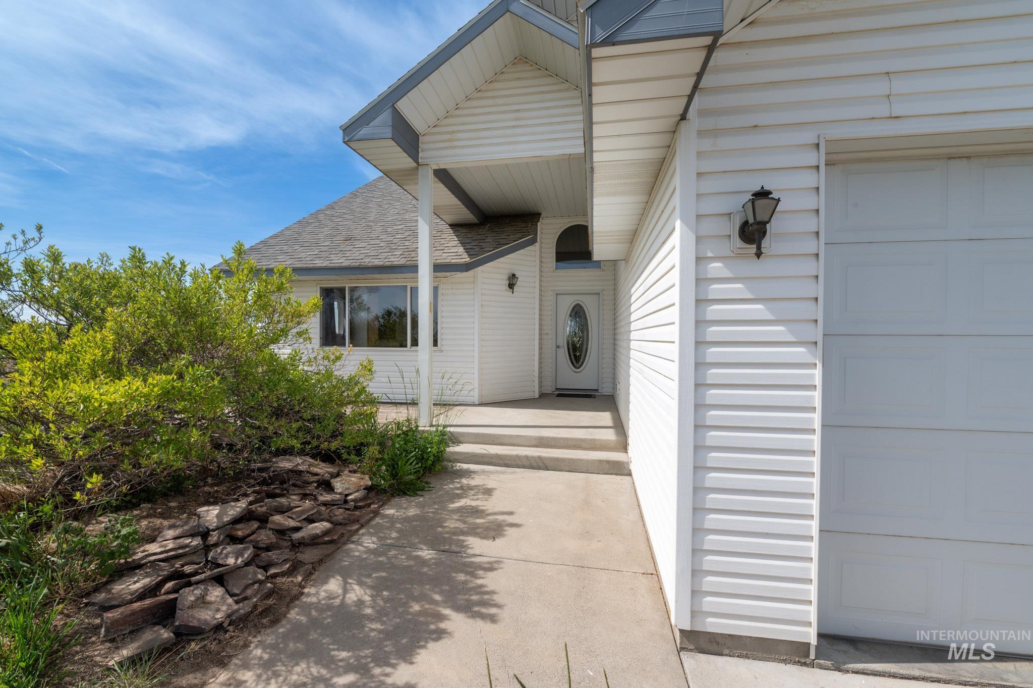 3374 N 1200 E, Buhl, Idaho 83316, 5 Bedrooms, 2 Bathrooms, Residential For Sale, Price $479,000,MLS 98988124