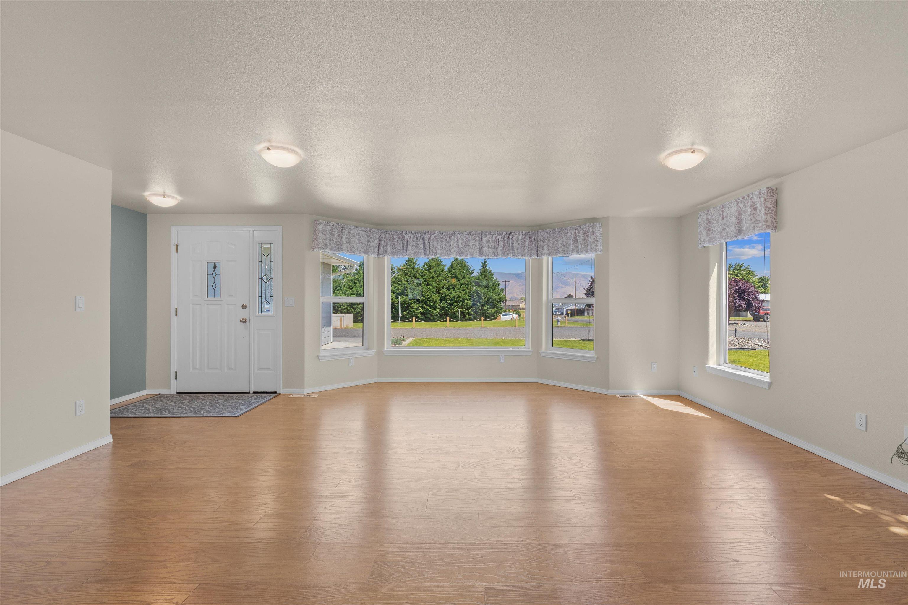 1709 Westwood Dr, Clarkston, Washington 99402, 3 Bedrooms, 2 Bathrooms, Residential For Sale, Price $429,900,MLS 98988125