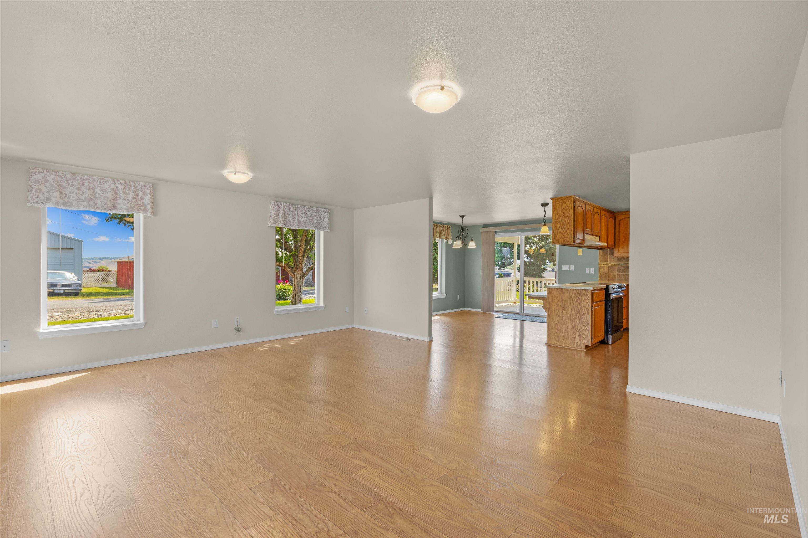 1709 Westwood Dr, Clarkston, Washington 99402, 3 Bedrooms, 2 Bathrooms, Residential For Sale, Price $429,900,MLS 98988125