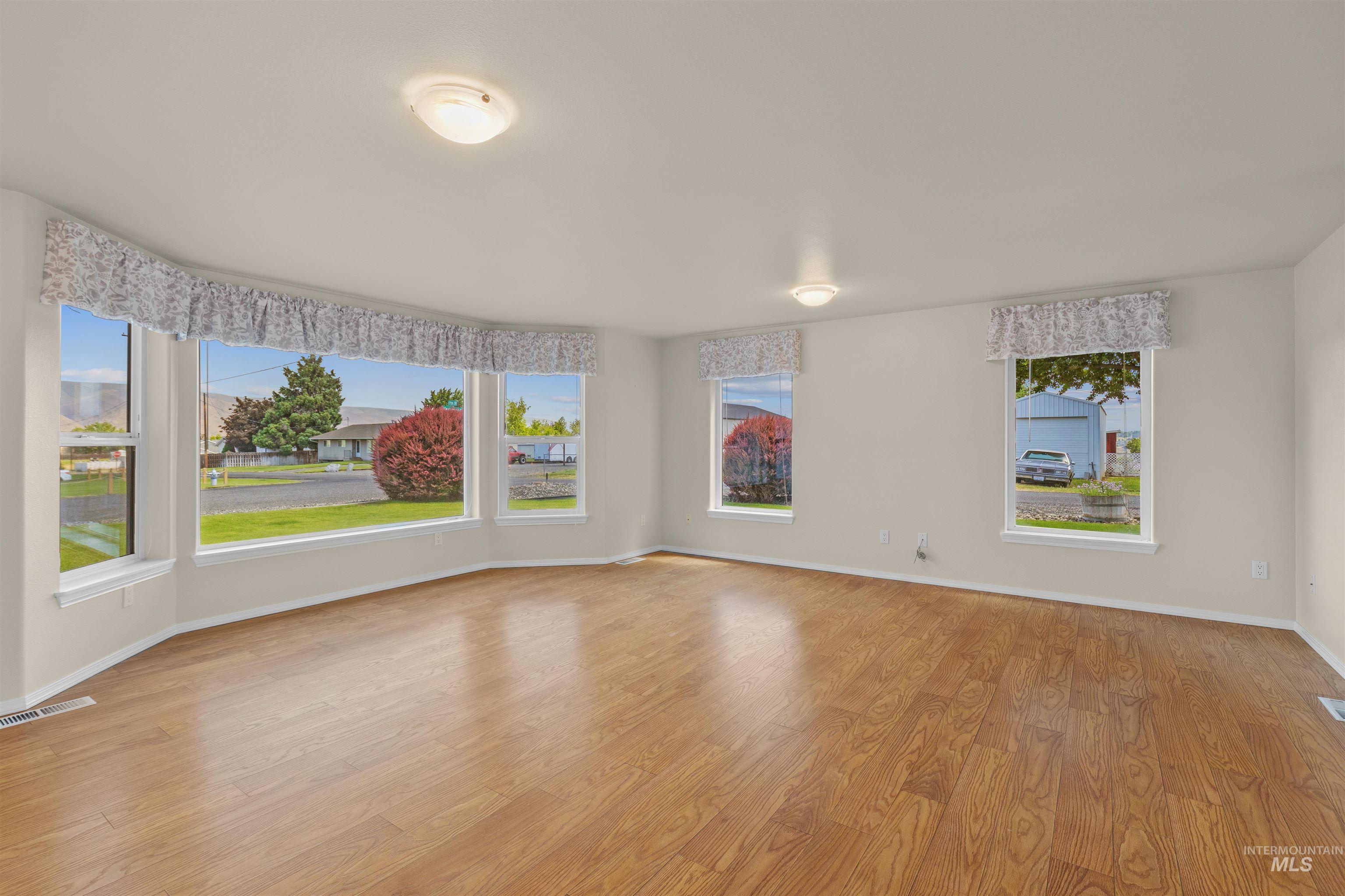 1709 Westwood Dr, Clarkston, Washington 99402, 3 Bedrooms, 2 Bathrooms, Residential For Sale, Price $429,900,MLS 98988125